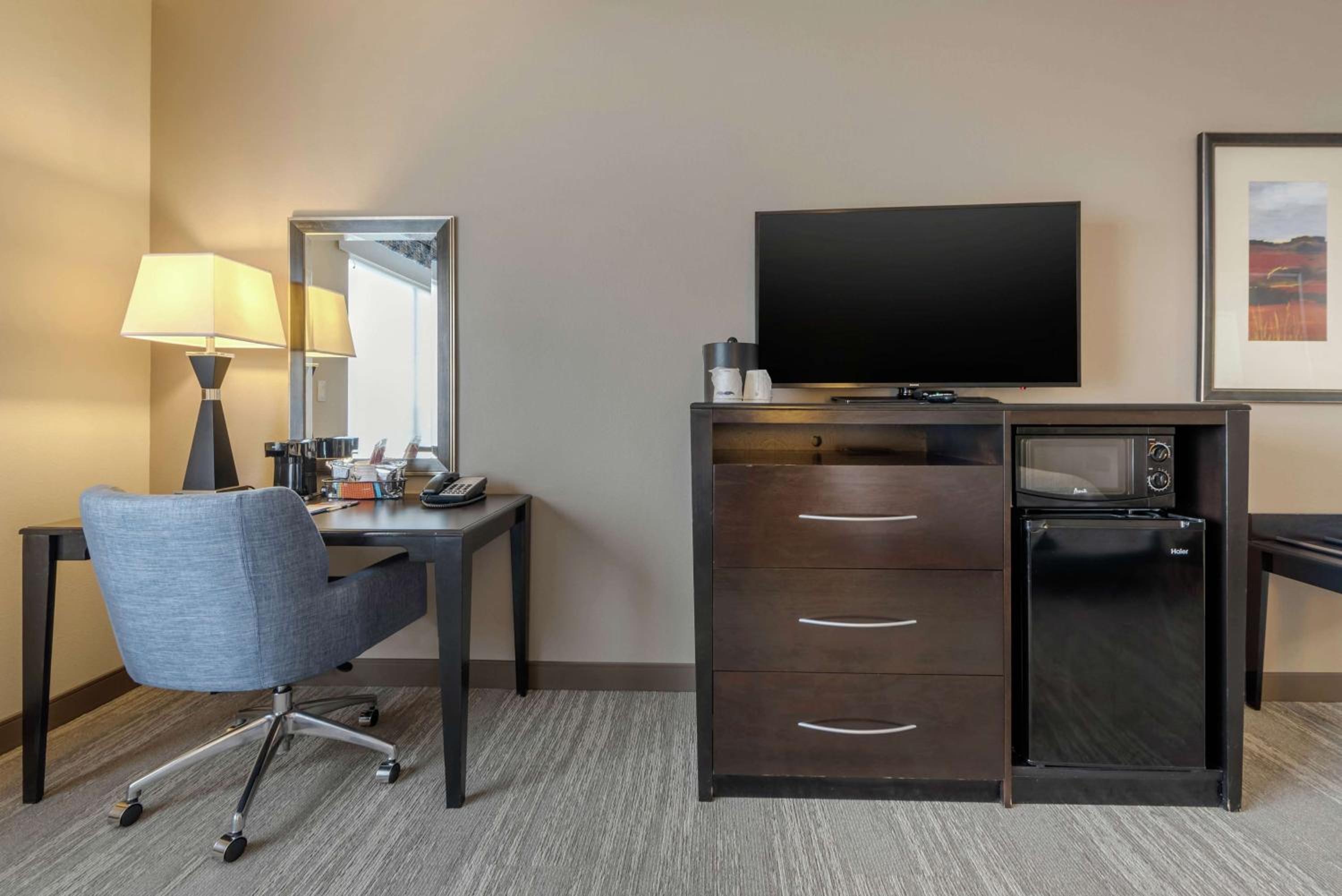 Queen Room with Two Queen Beds - Mobility and Hearing Access/Non-Smoking - Photo 1