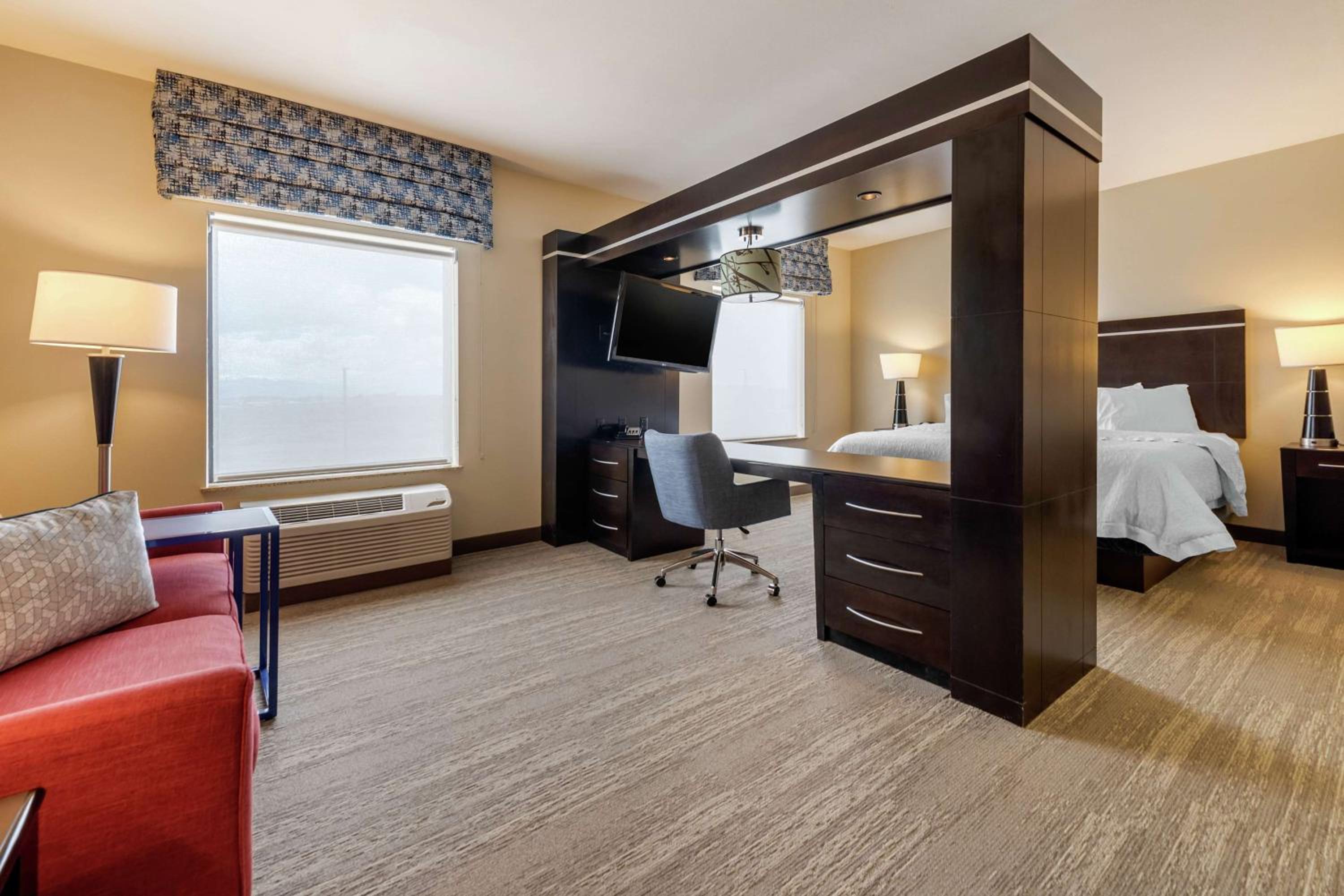 King Studio Suite - Non-Smoking - Photo 3