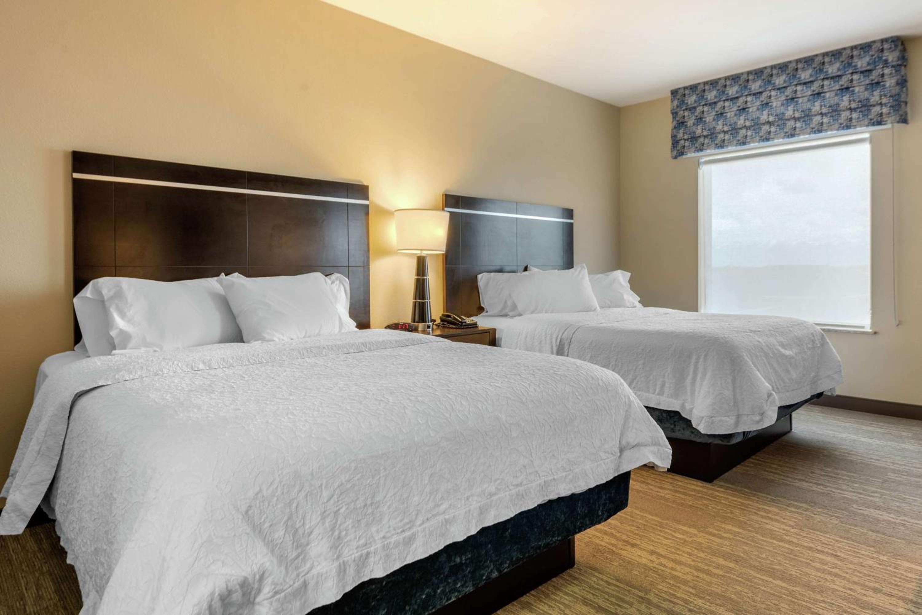 Queen Studio Suite with Two Queen Beds - Non-Smoking photo 3