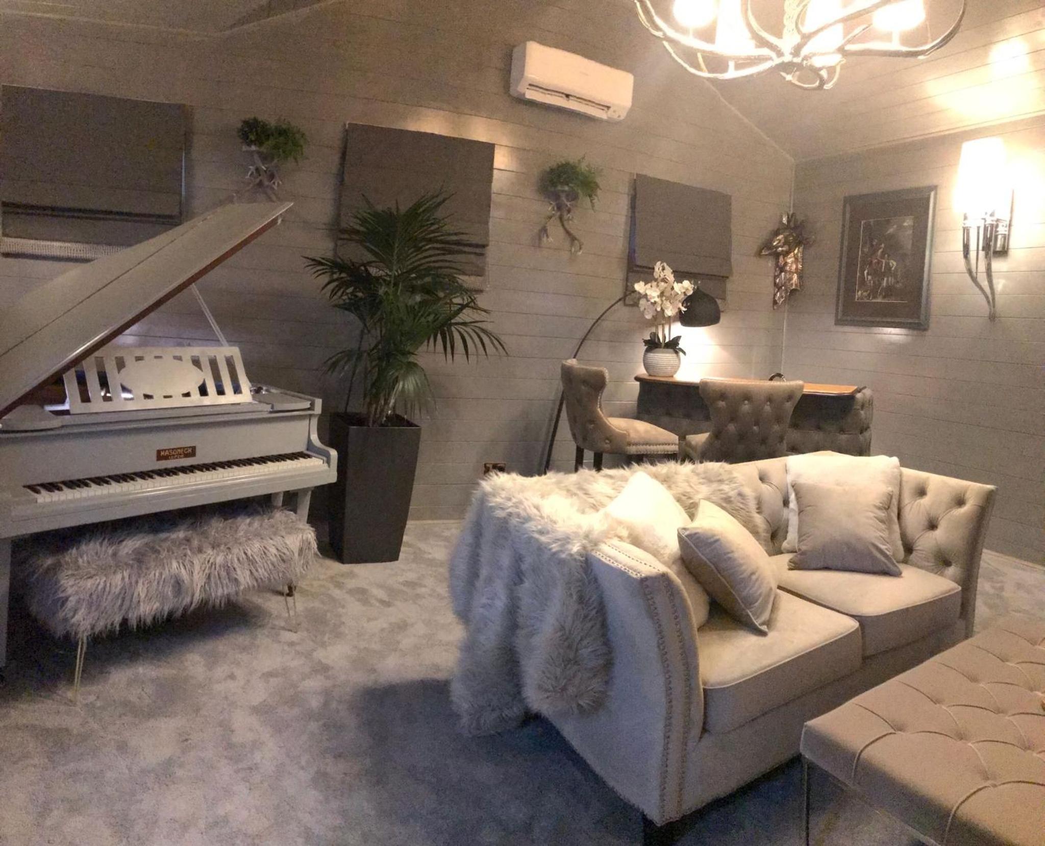 Suite with Hot Tub - Photo 6