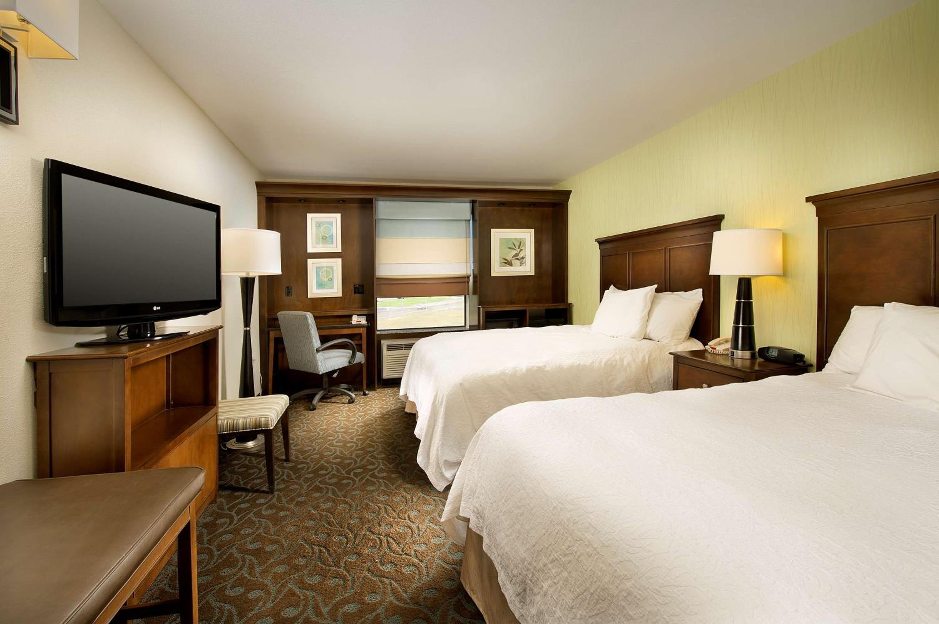 Queen Room with Two Queen Beds - Mobility Access/Non-Smoking - Photo 1
