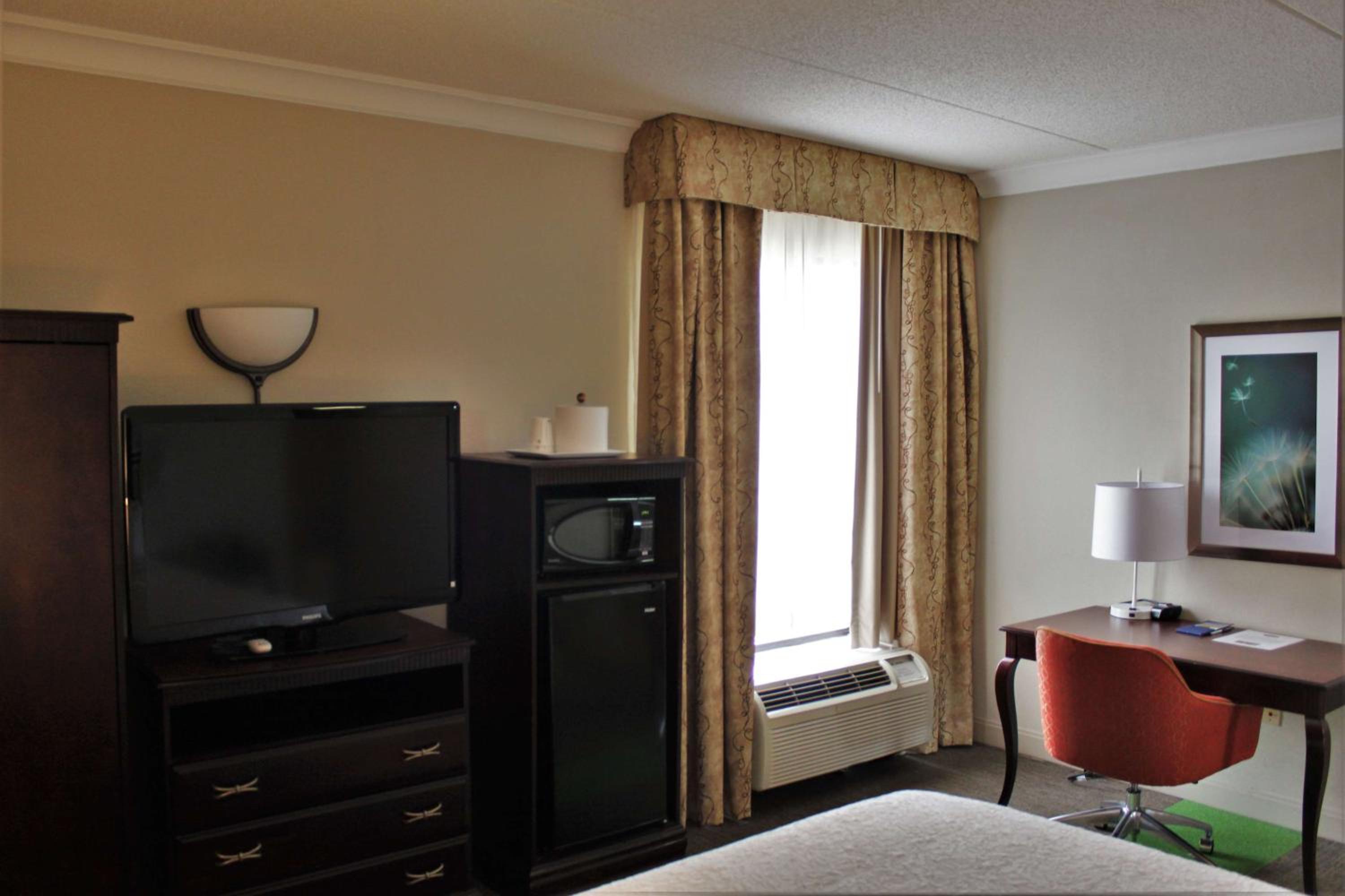 Queen Room - Non-Smoking - Photo 1