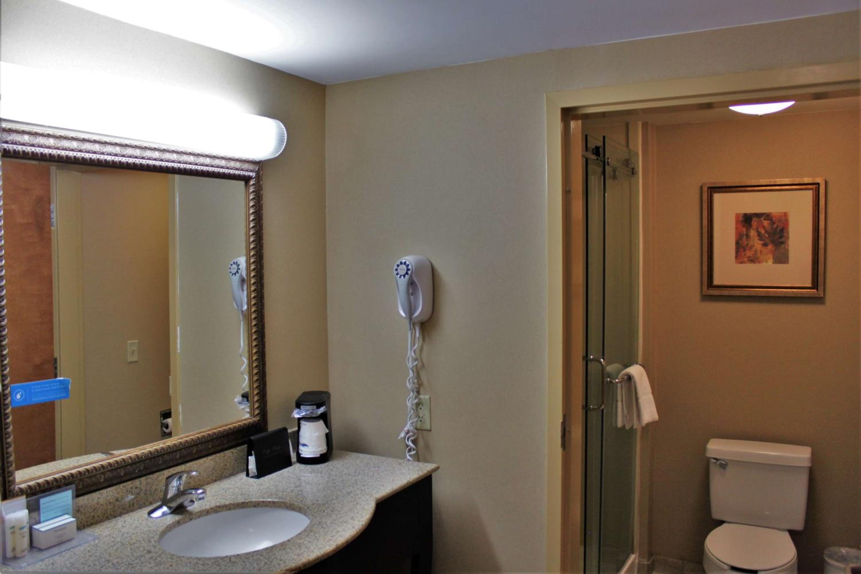 Queen Room - Non-Smoking - Photo 2
