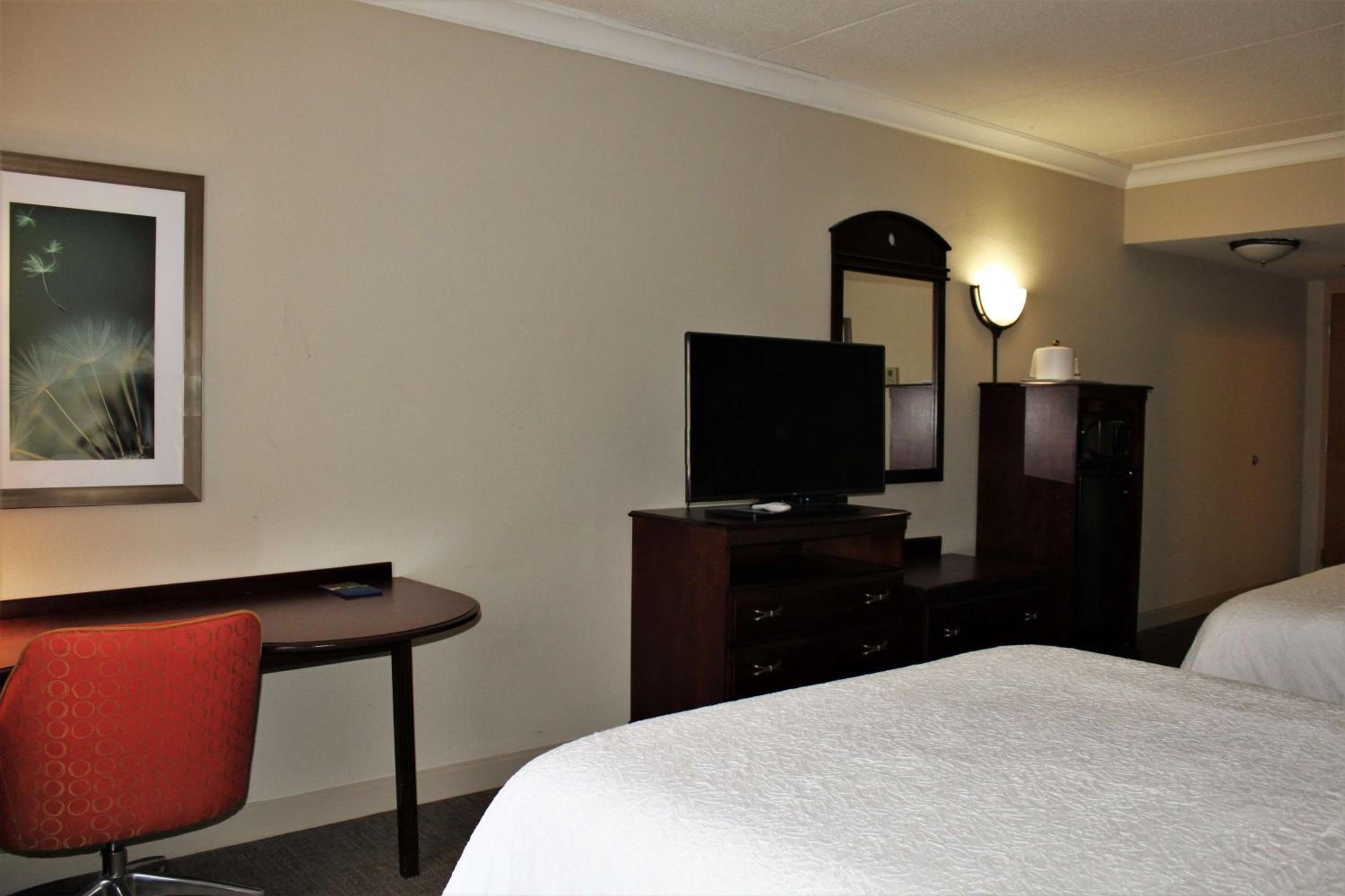 Queen Room with Two Queen Beds - Non-Smoking - Photo 1