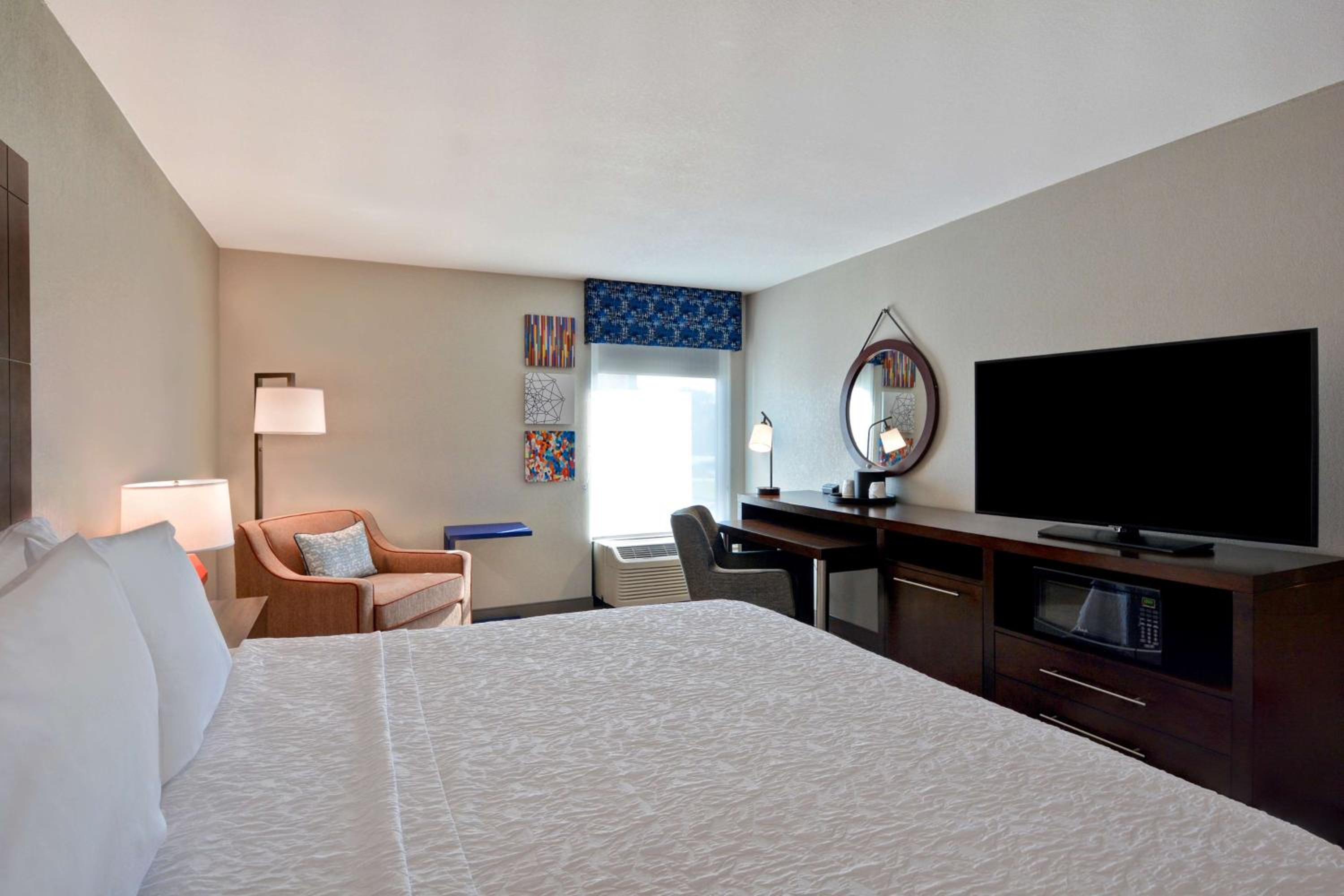 King Room with King Bed - Non-Smoking - Photo 1