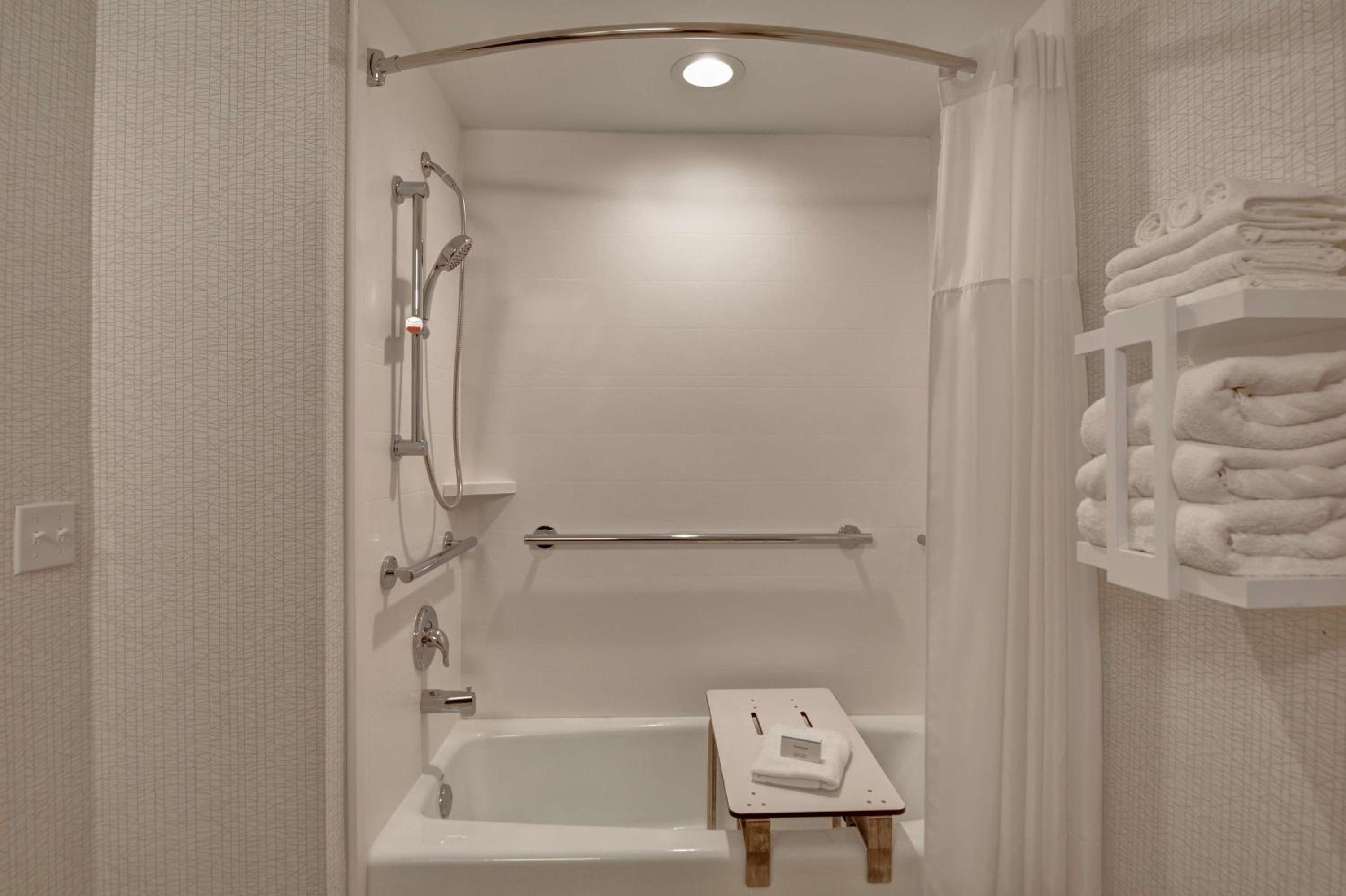 King Room - Mobility Access/Non-Smoking - Photo 4