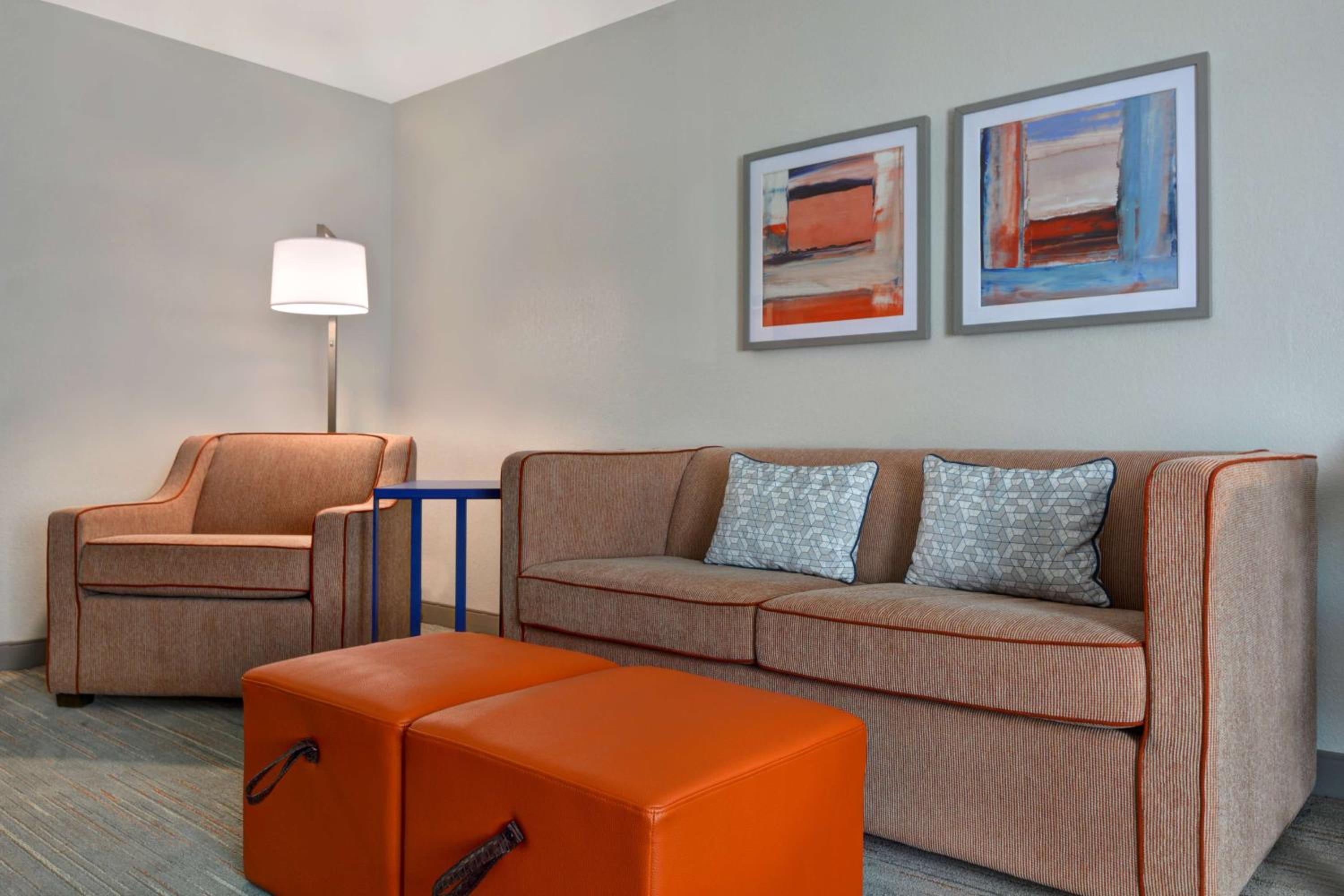 One-Bedroom King Suite with Sofa Bed - Non-Smoking - Photo 6