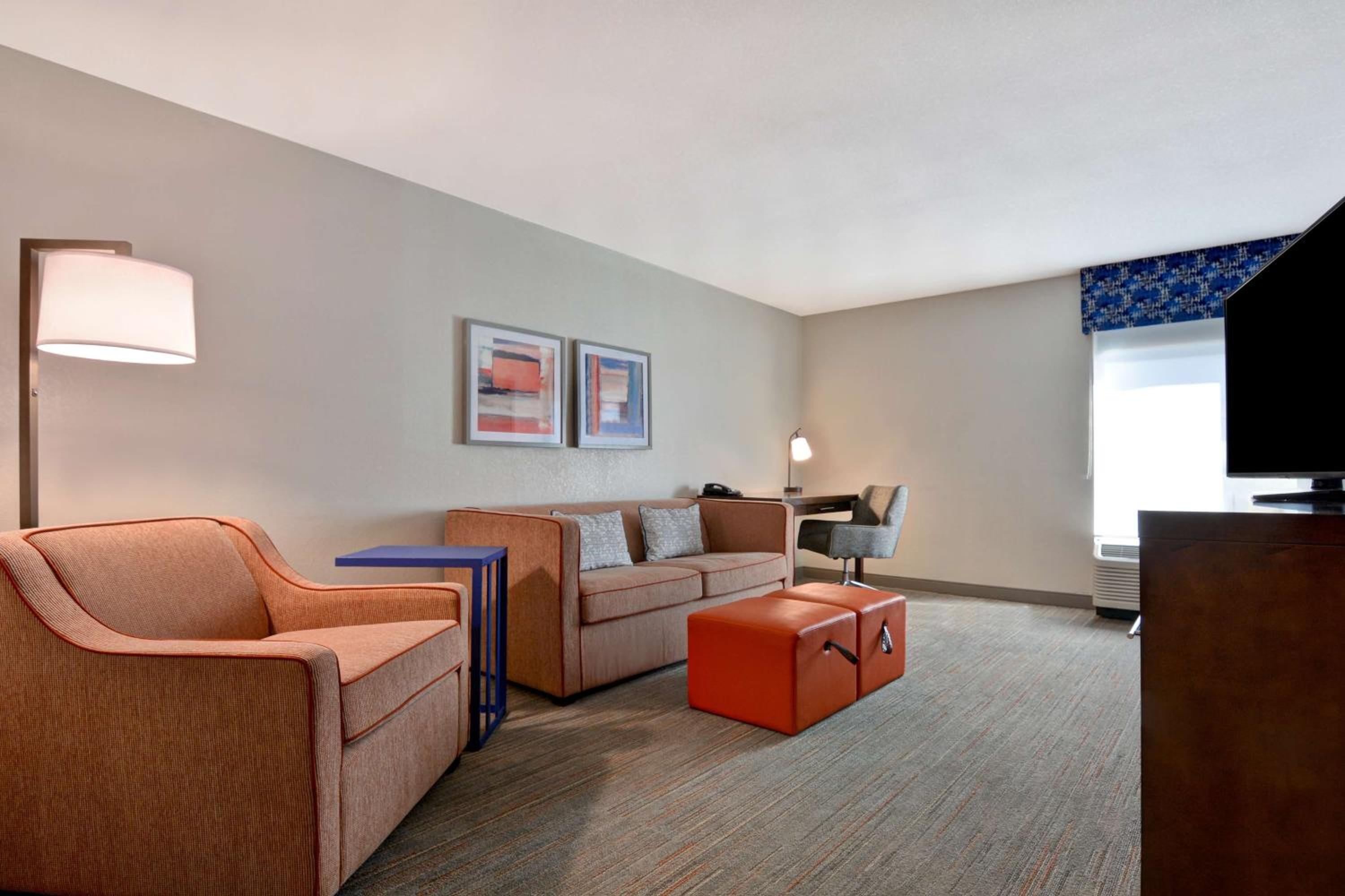 One-Bedroom King Suite with Sofa Bed - Non-Smoking - Photo 4