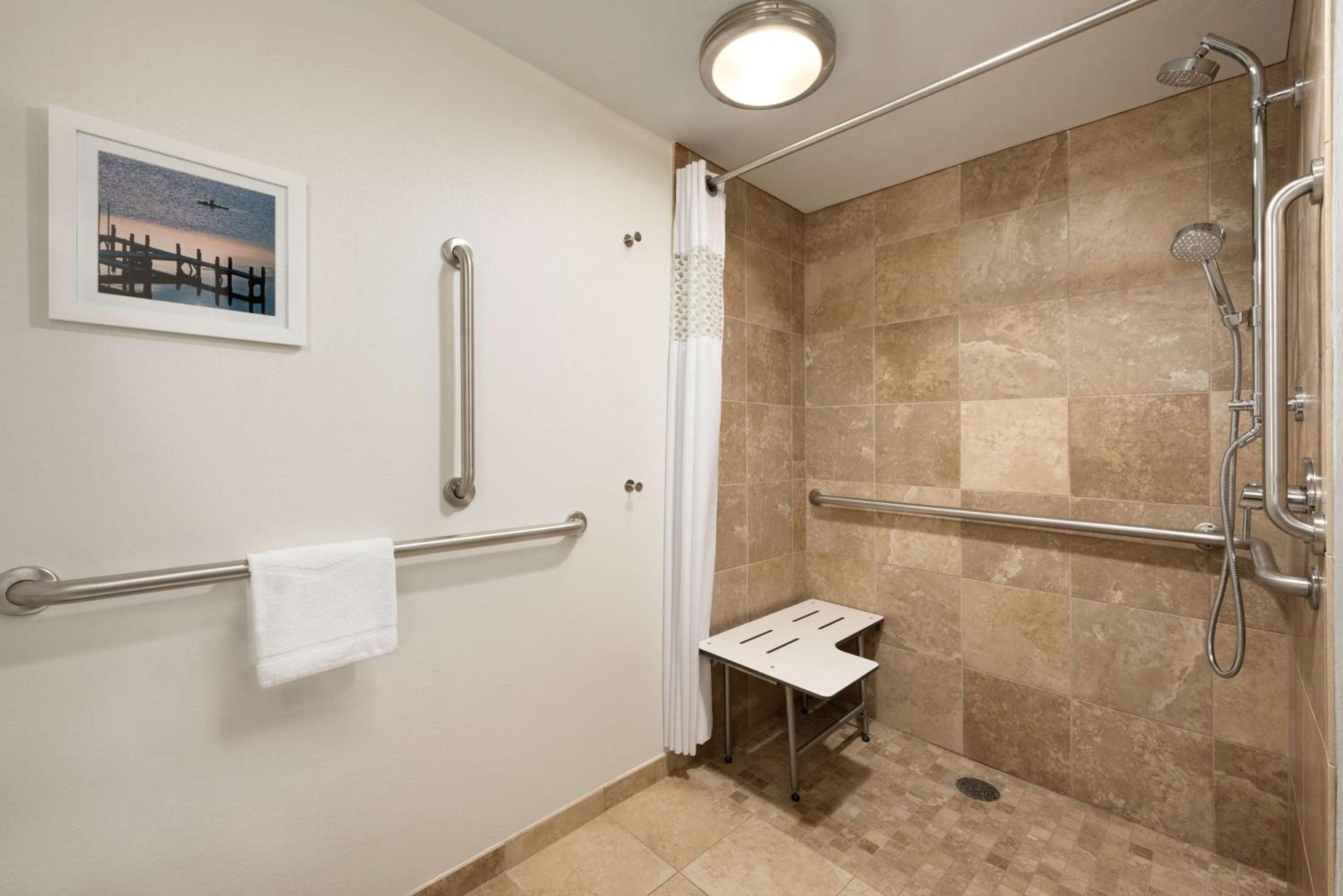 Queen Room with Roll-in Shower - Mobility Accessible
