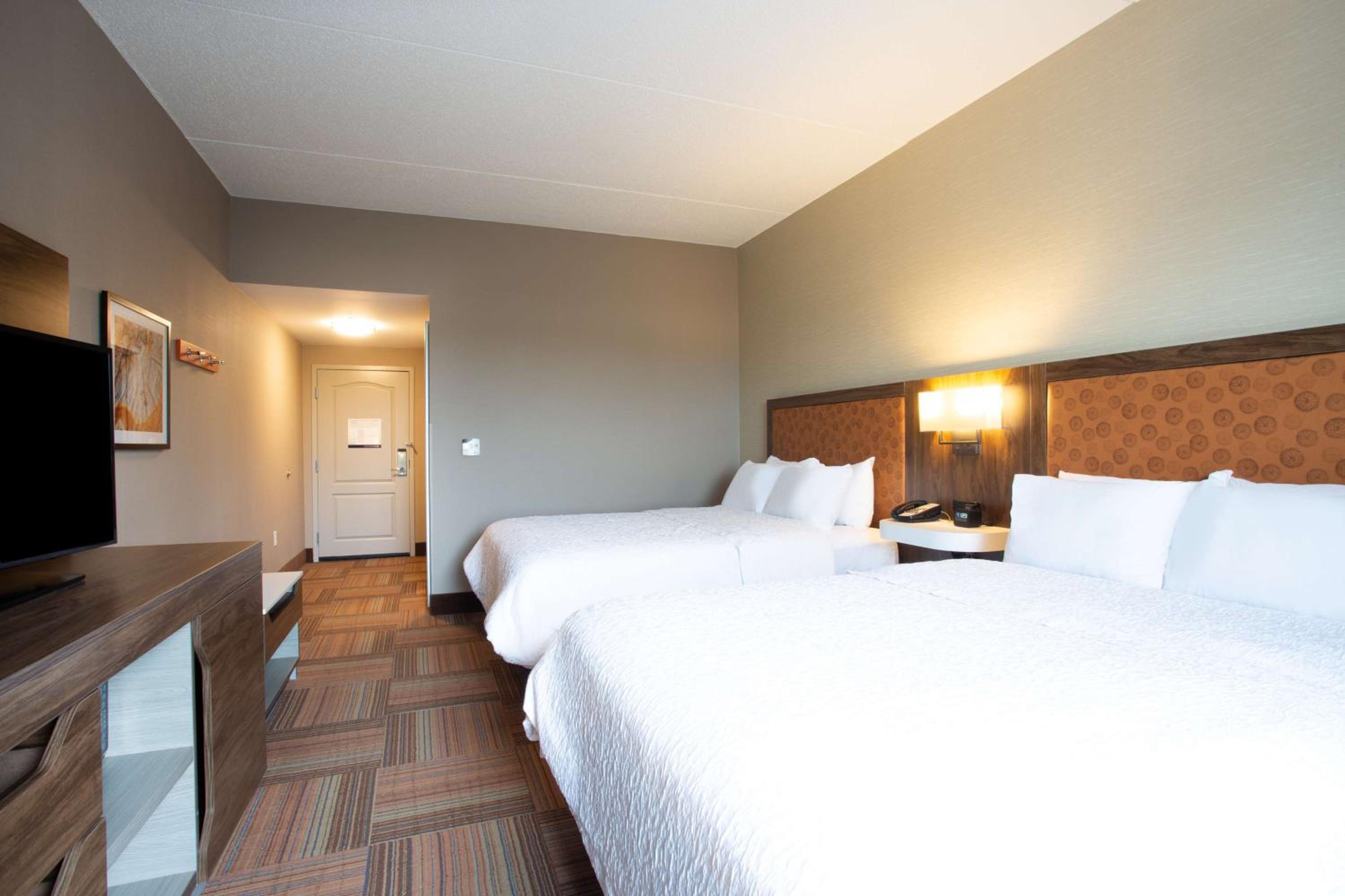 Queen Room with Two Queen Beds - Non-Smoking - Photo 1