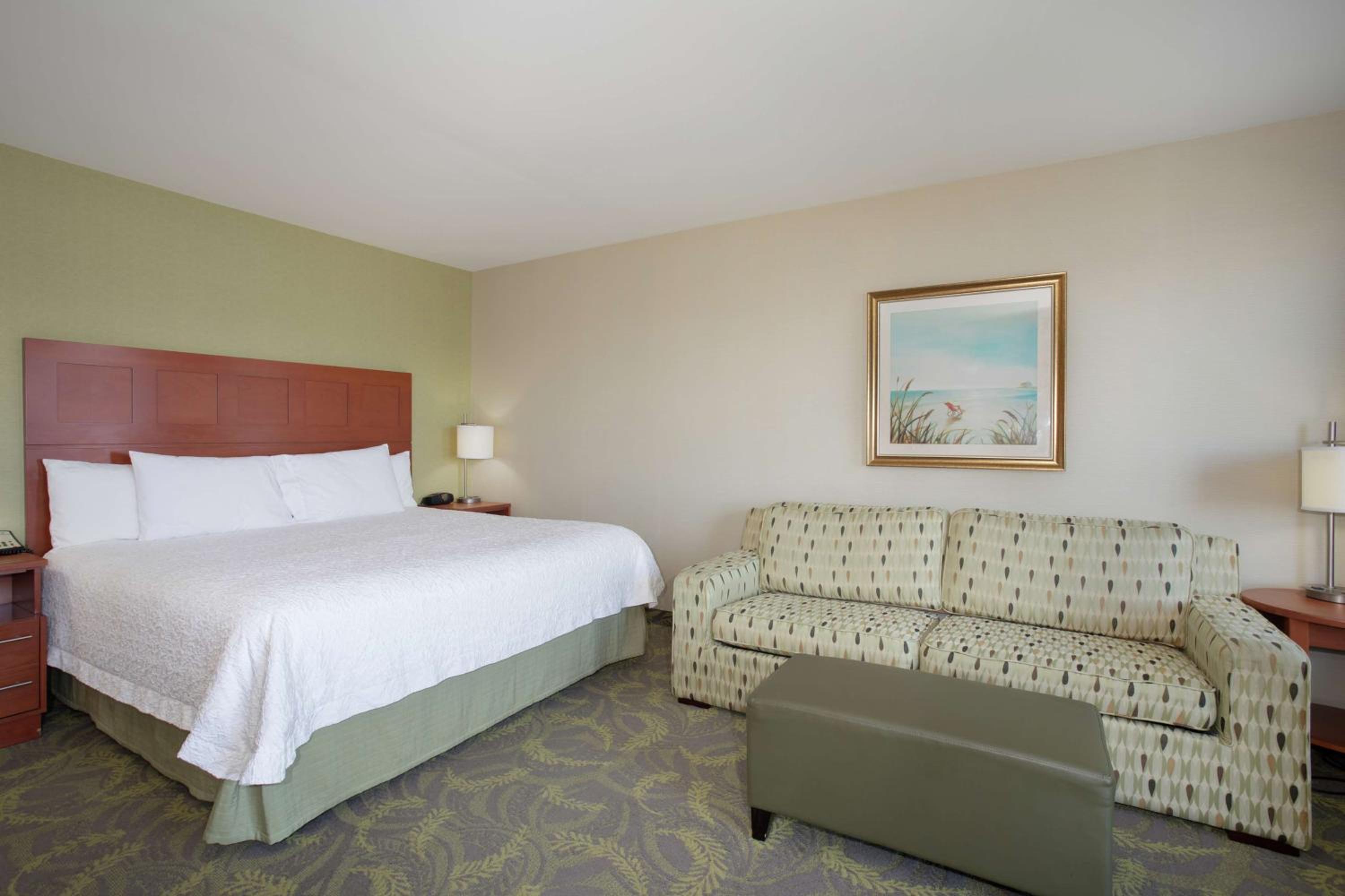 King Room with Balcony and River View - Non-Smoking