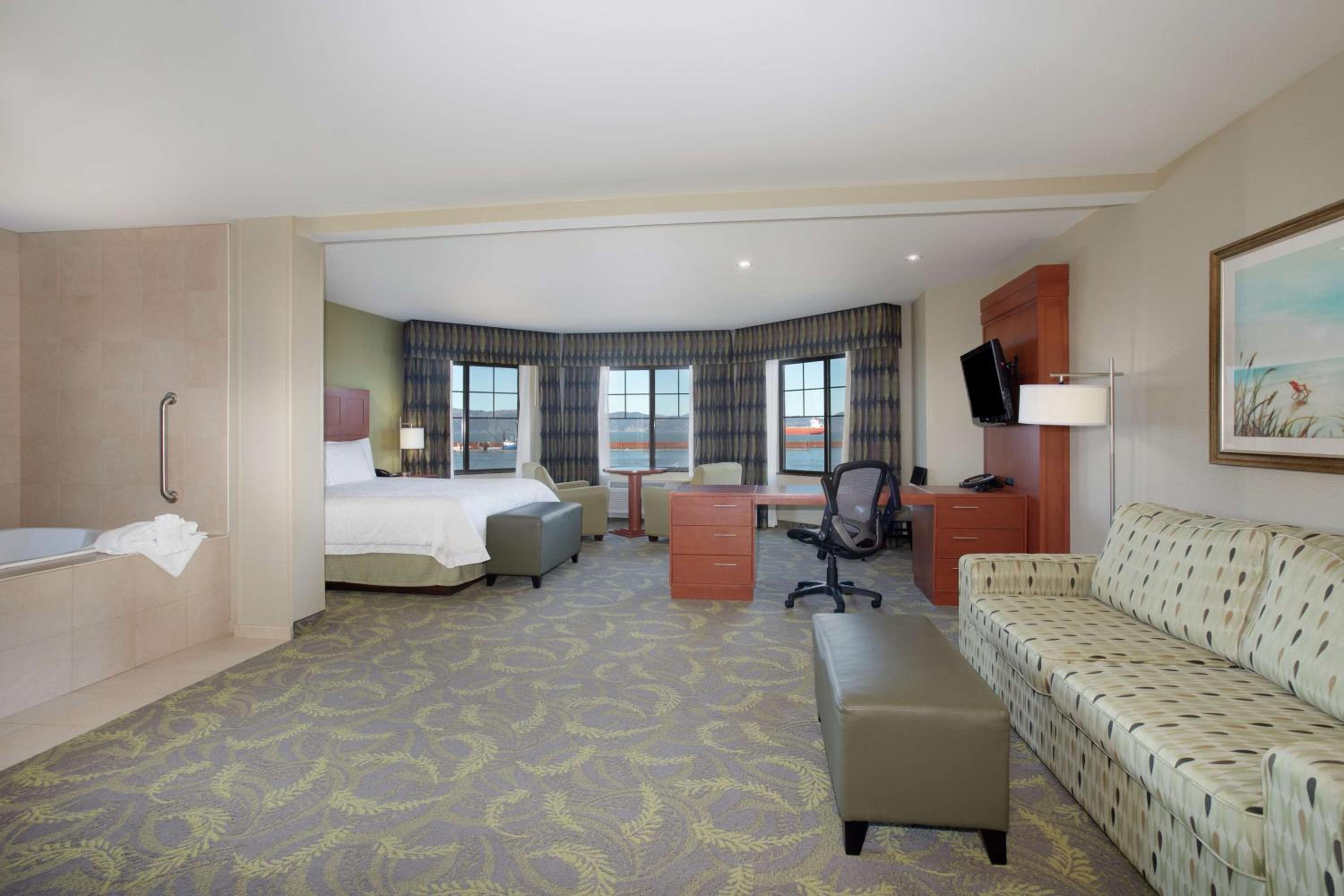 King Room - River View with Spa Bath
