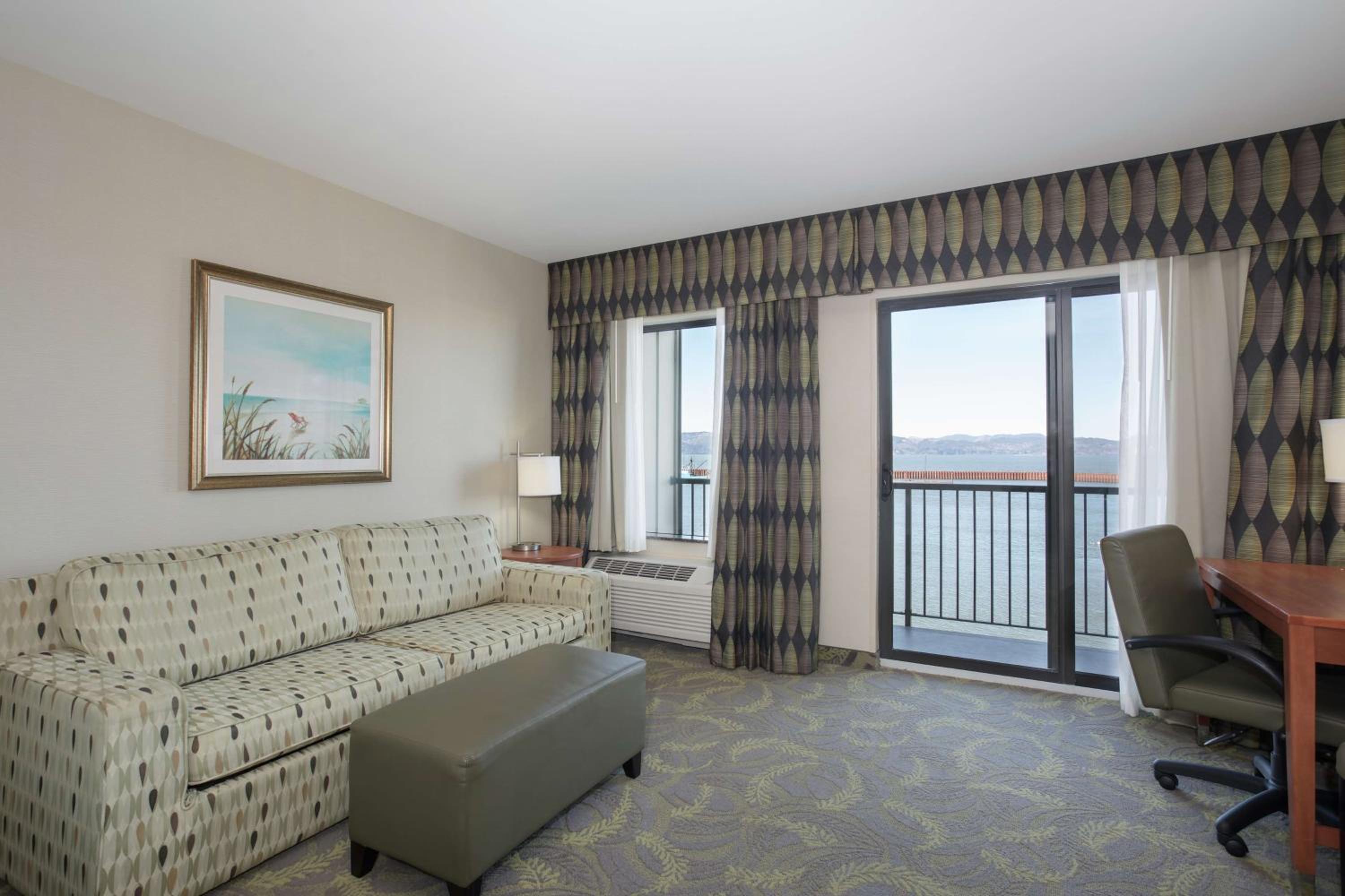 King Room with Balcony and River View - Non-Smoking photo 3