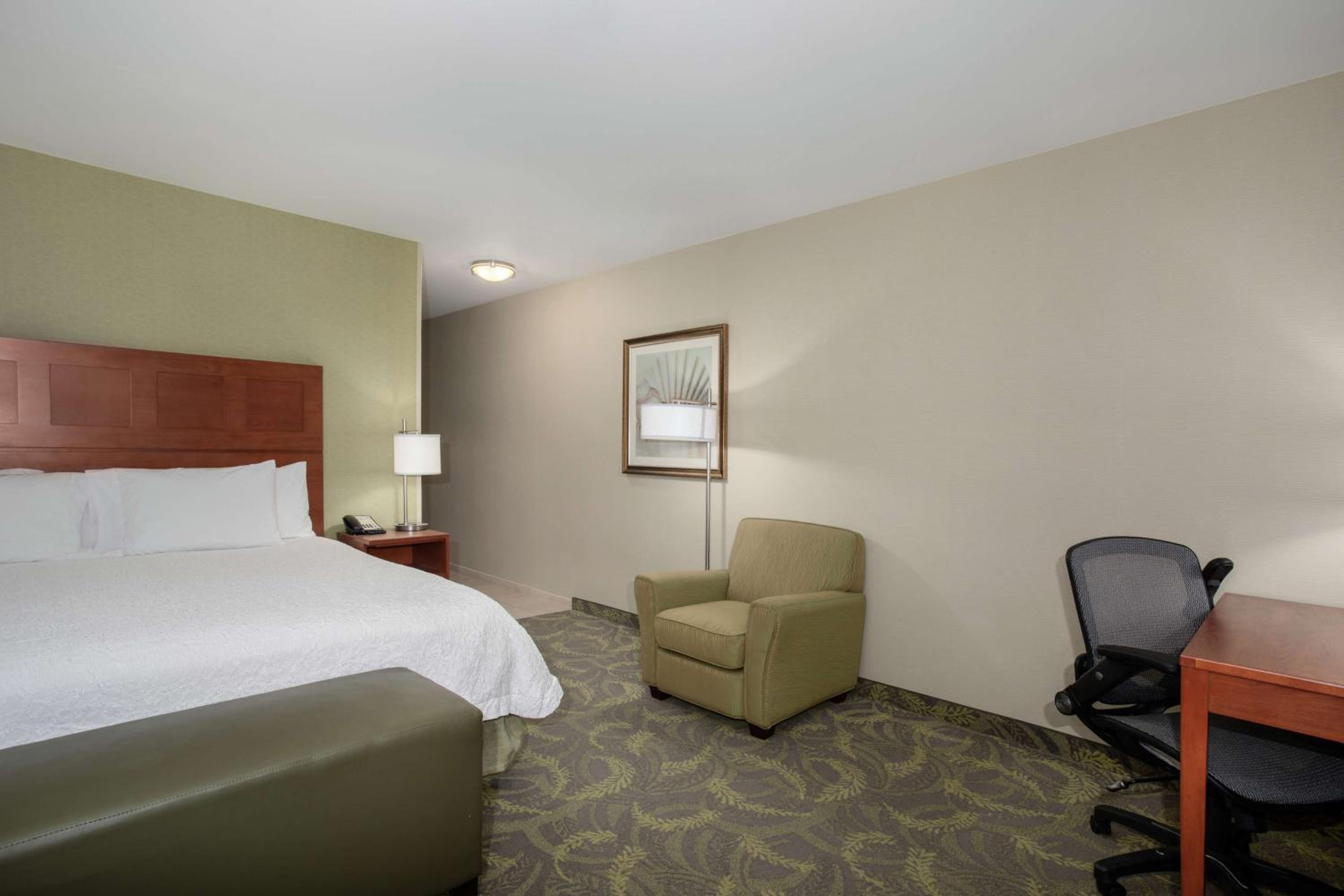 King Room with King Bed - Non-Smoking photo 2
