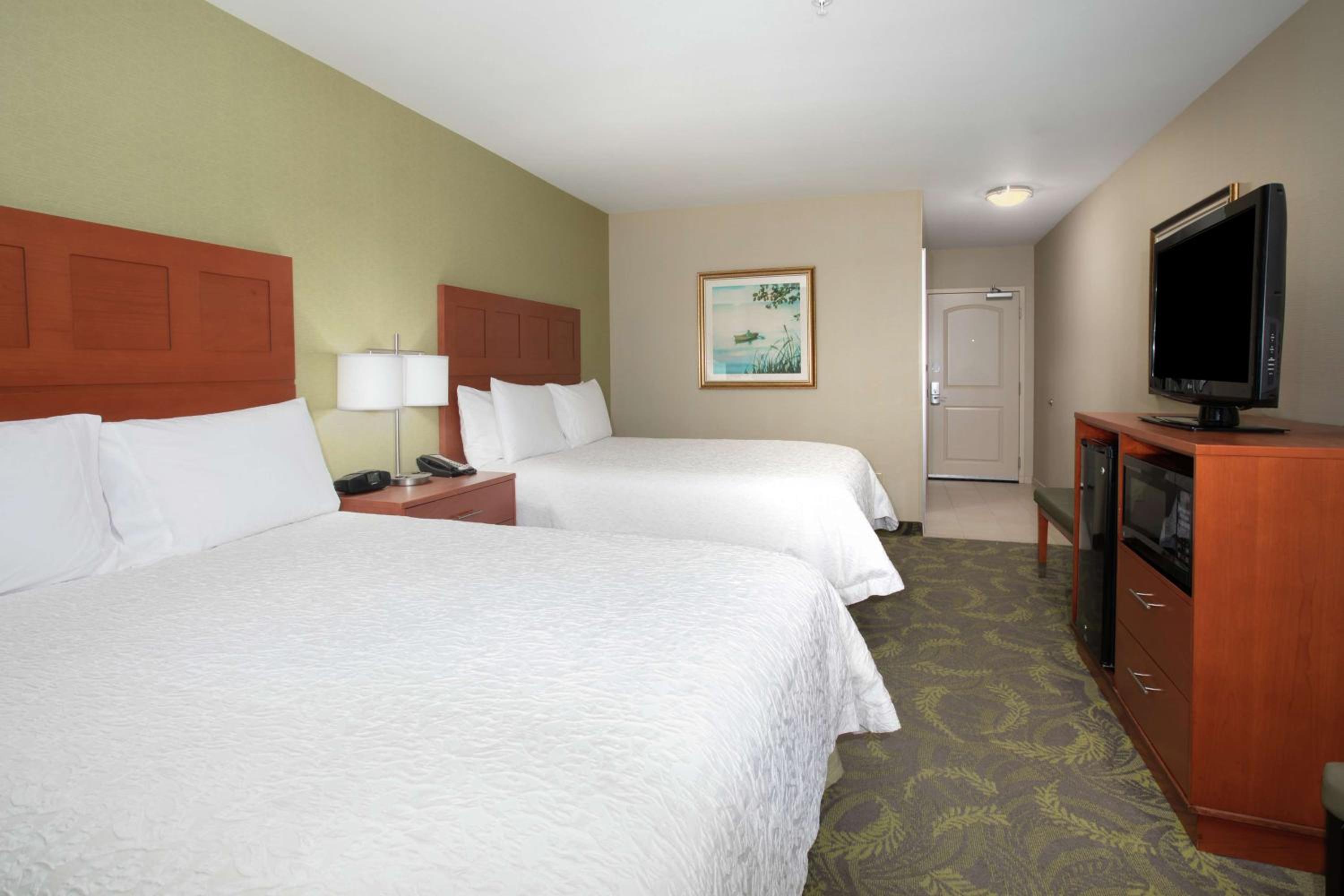 Room with Two Queen Beds - Non-Smoking photo 3
