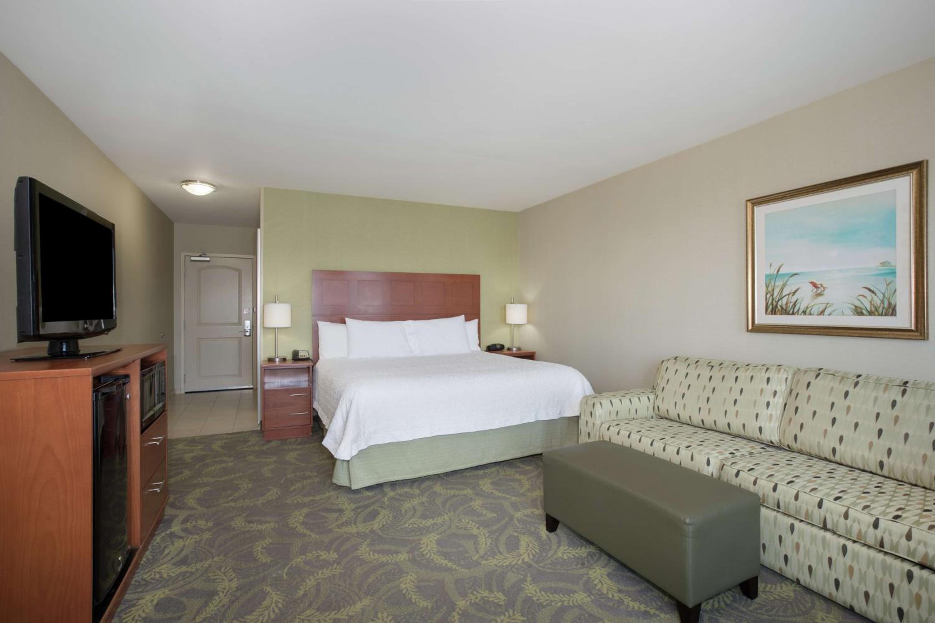 King Room with Balcony and River View - Non-Smoking photo 2