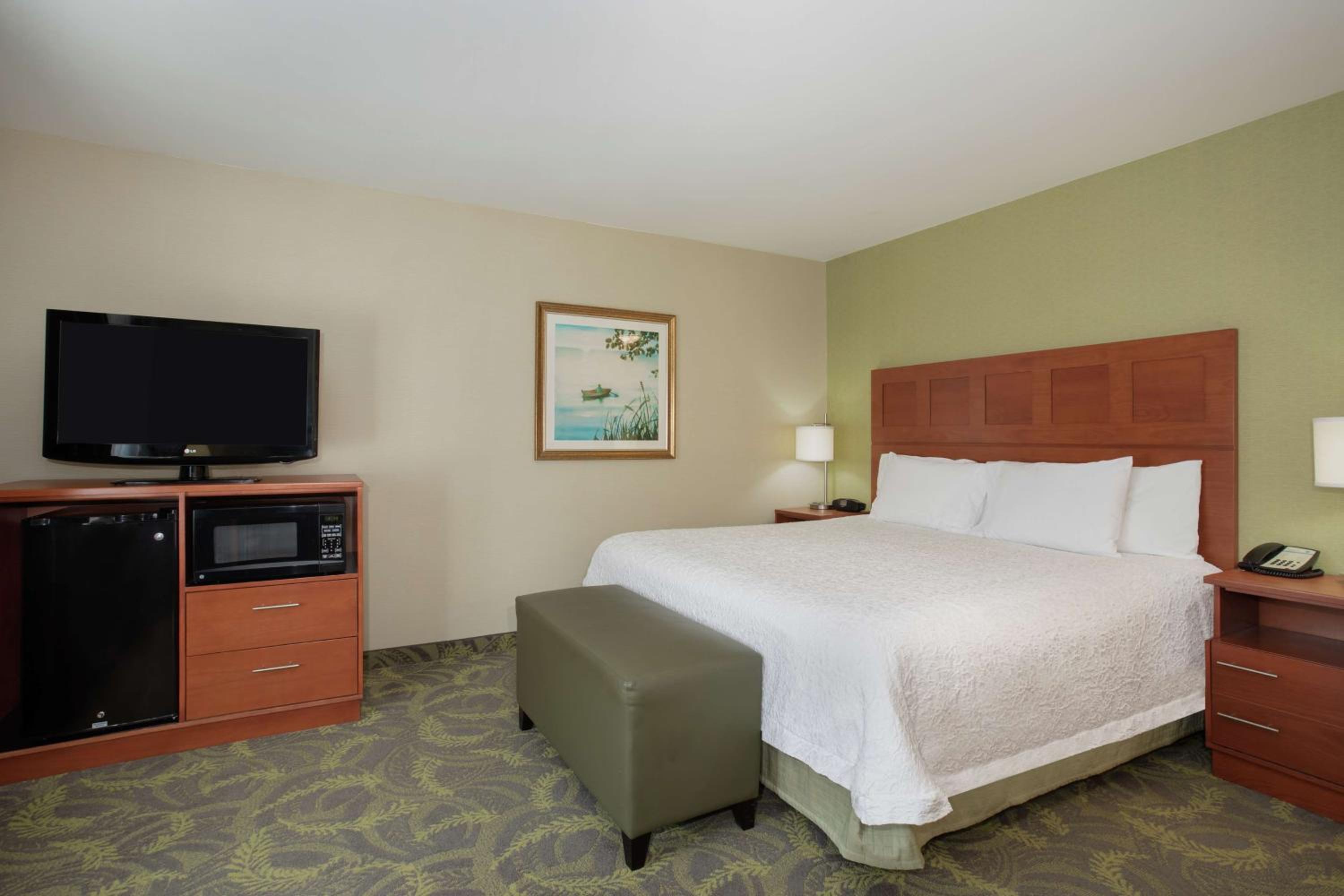 King Room with King Bed - Non-Smoking photo 3