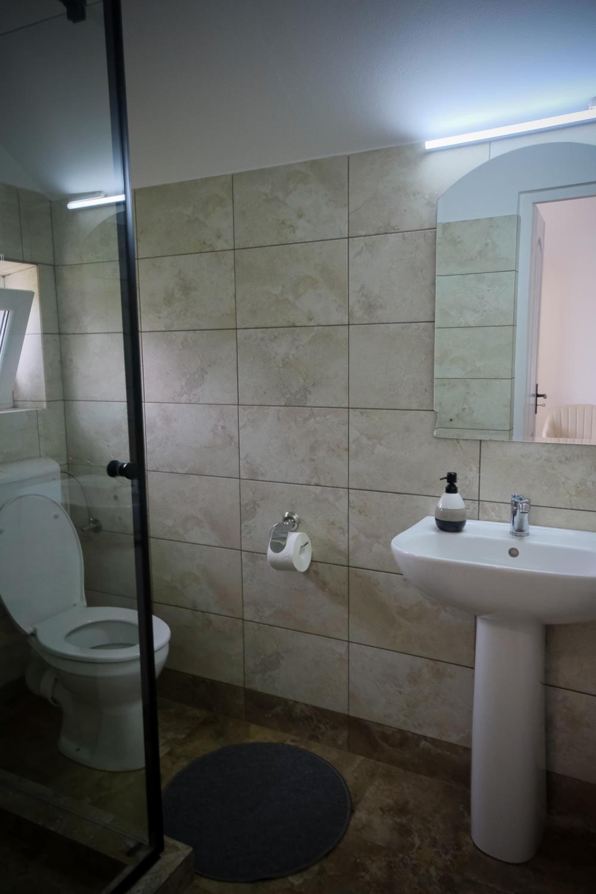 Double Room with Garden View - Photo 11