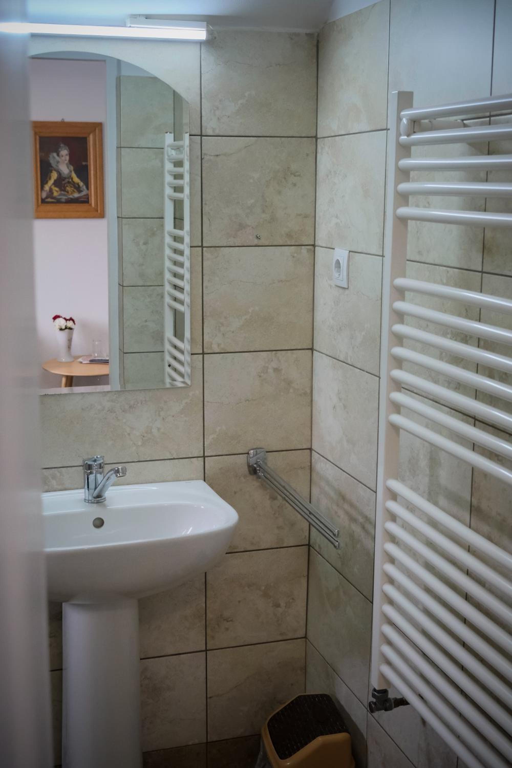 Double Room with Garden View - Photo 12