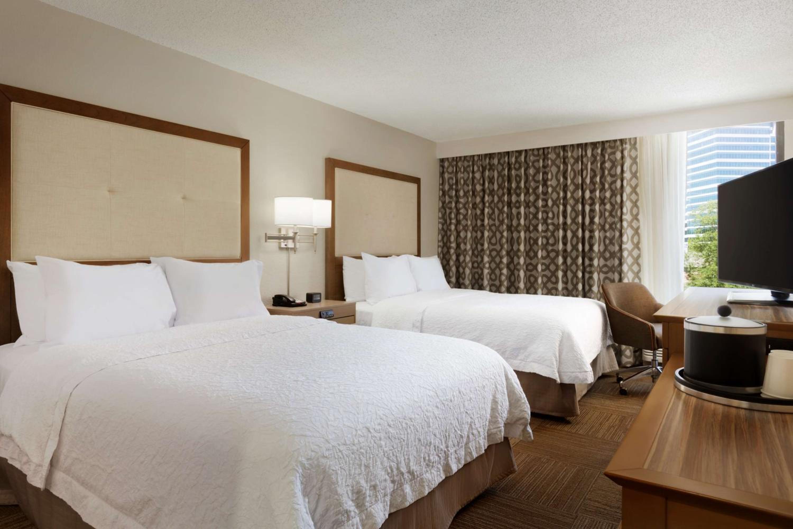 Room with Two Queen Beds - Non-Smoking - Photo 3