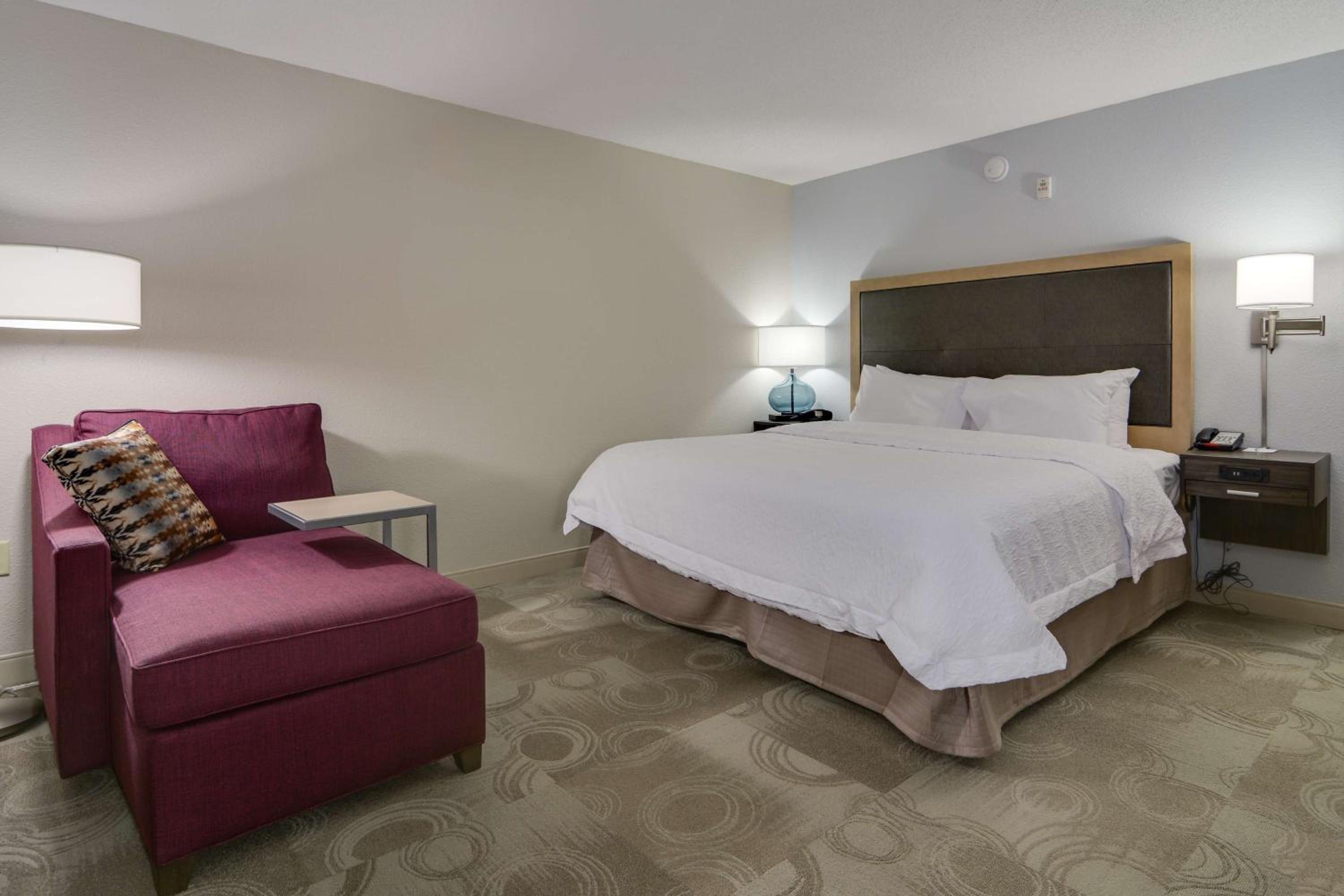 King Room - Non-Smoking - Photo 1