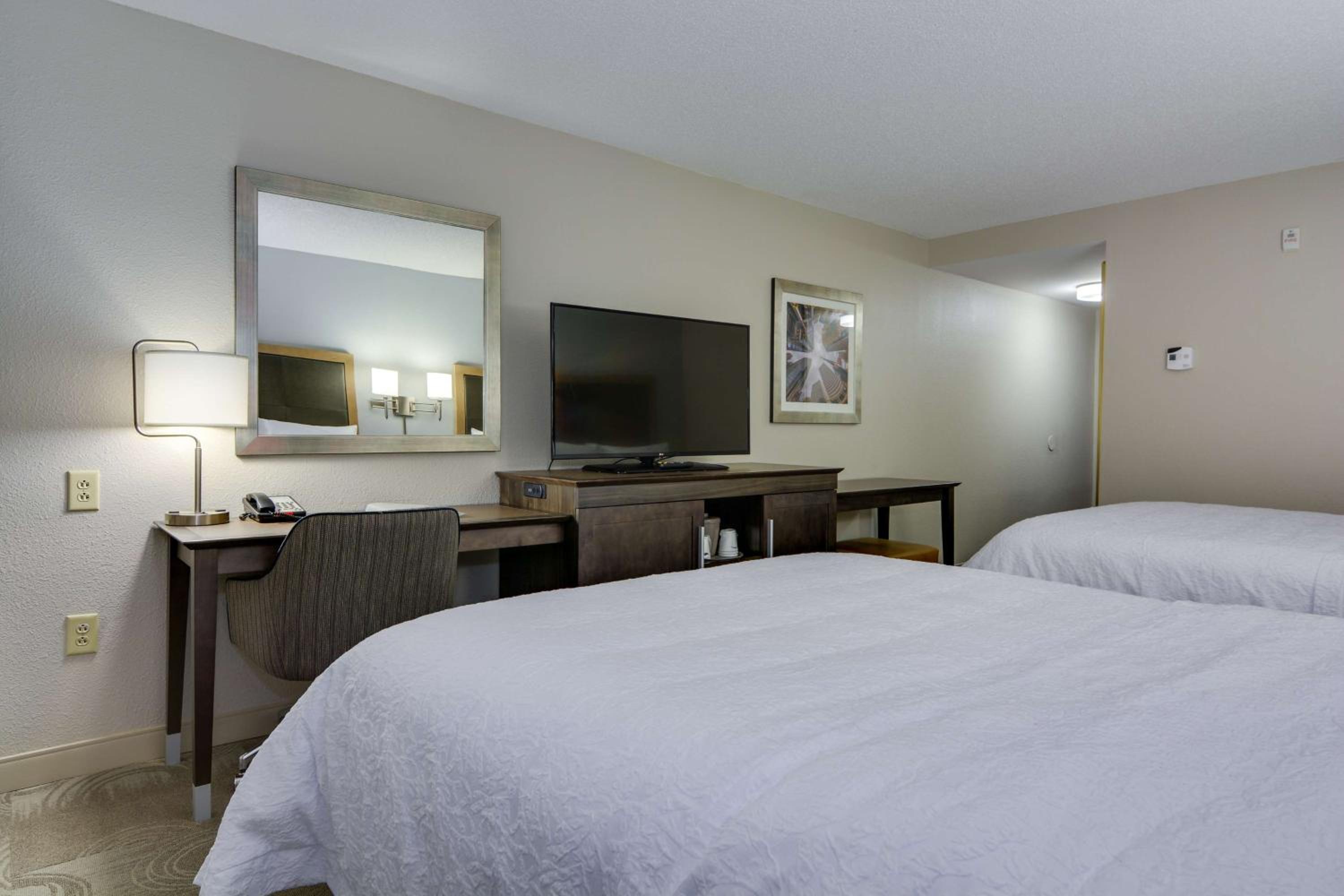 Queen with Two Queen Beds - Non-Smoking - Photo 1