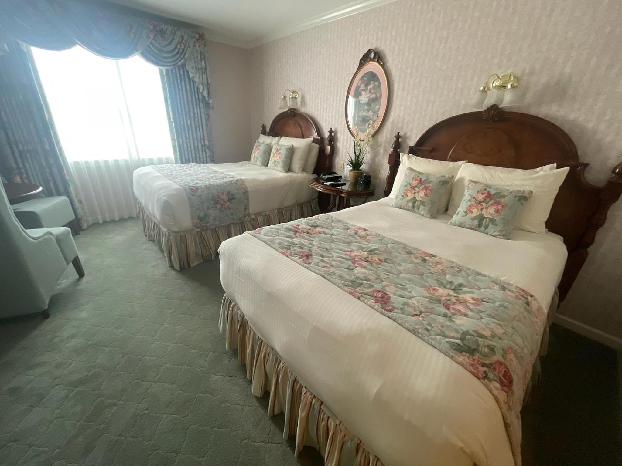 Concierge Standard Room with Two Double Beds - Adult Level