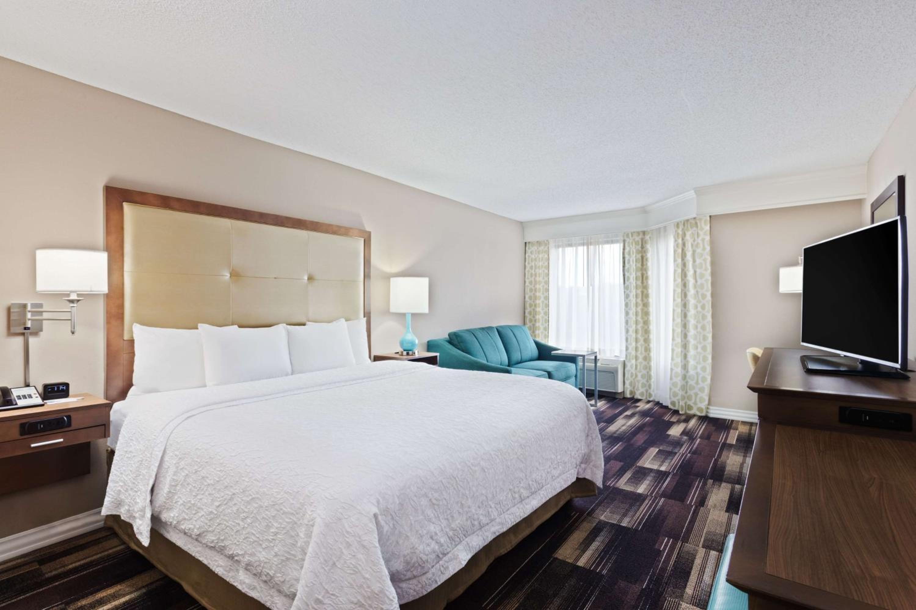 Junior King Suite with Bay Window - Photo 4