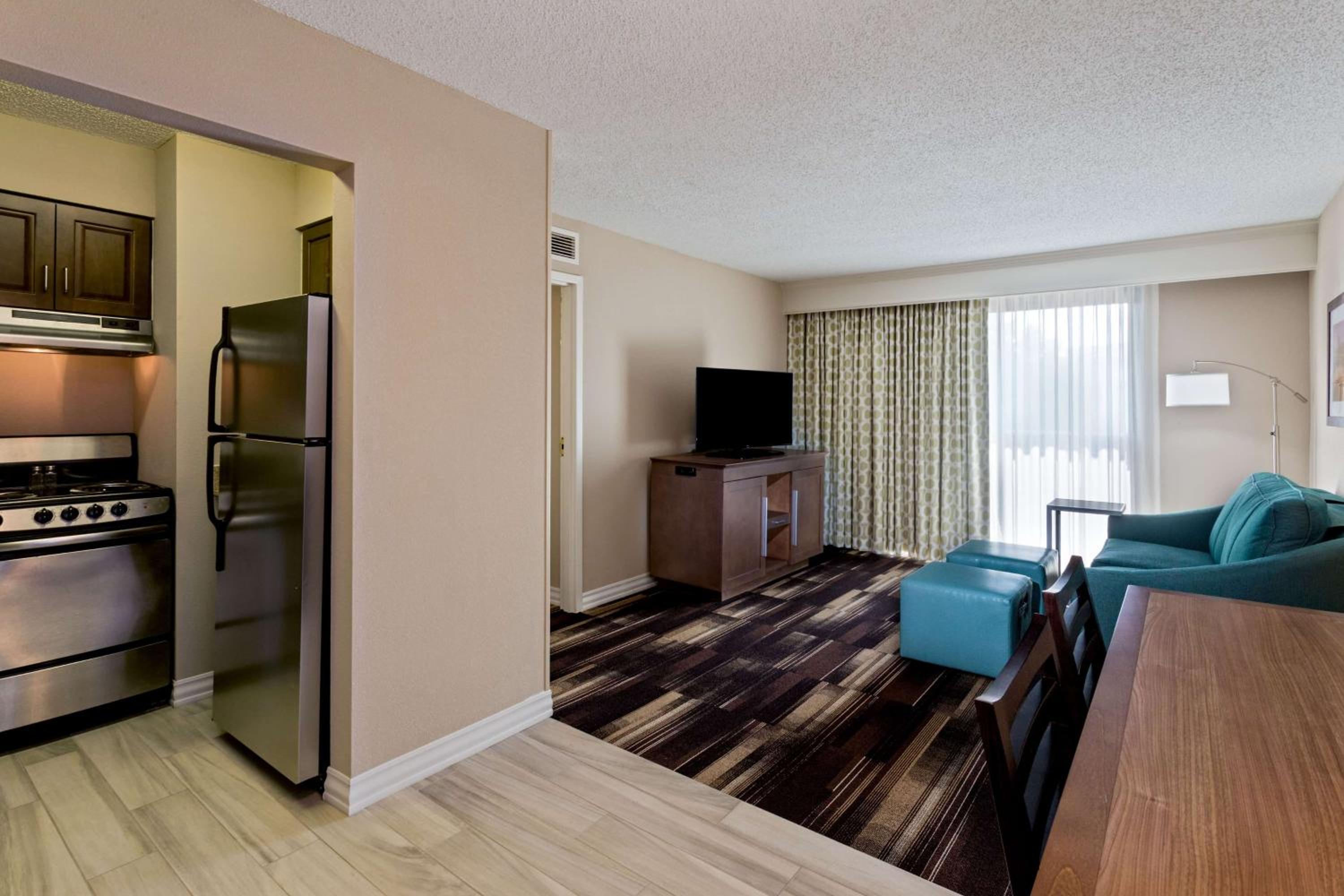 One-Bedroom King Suite with Balcony and Kitchen - Photo 3