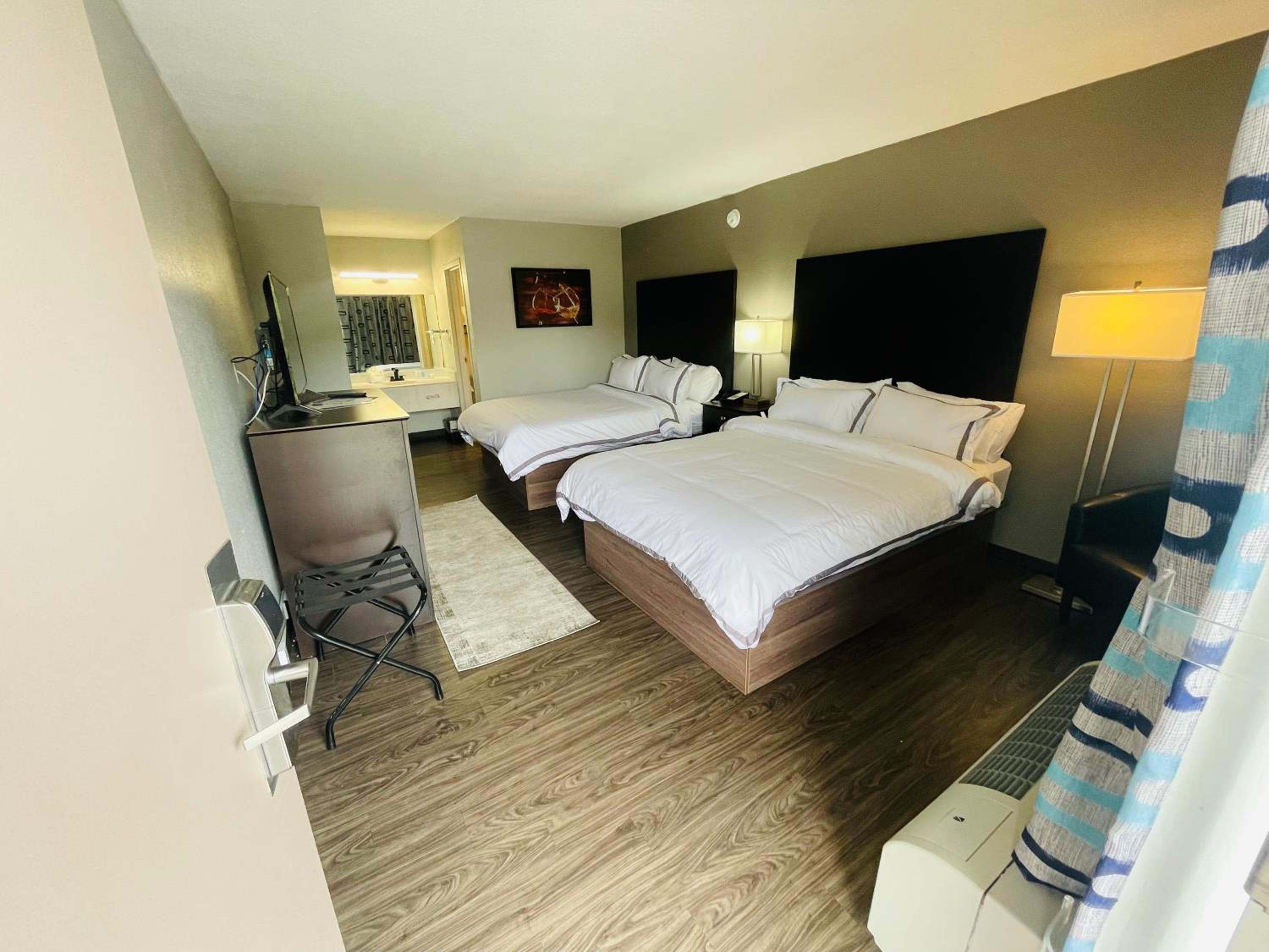 2 Queen Beds Non-Smoking - Photo 6