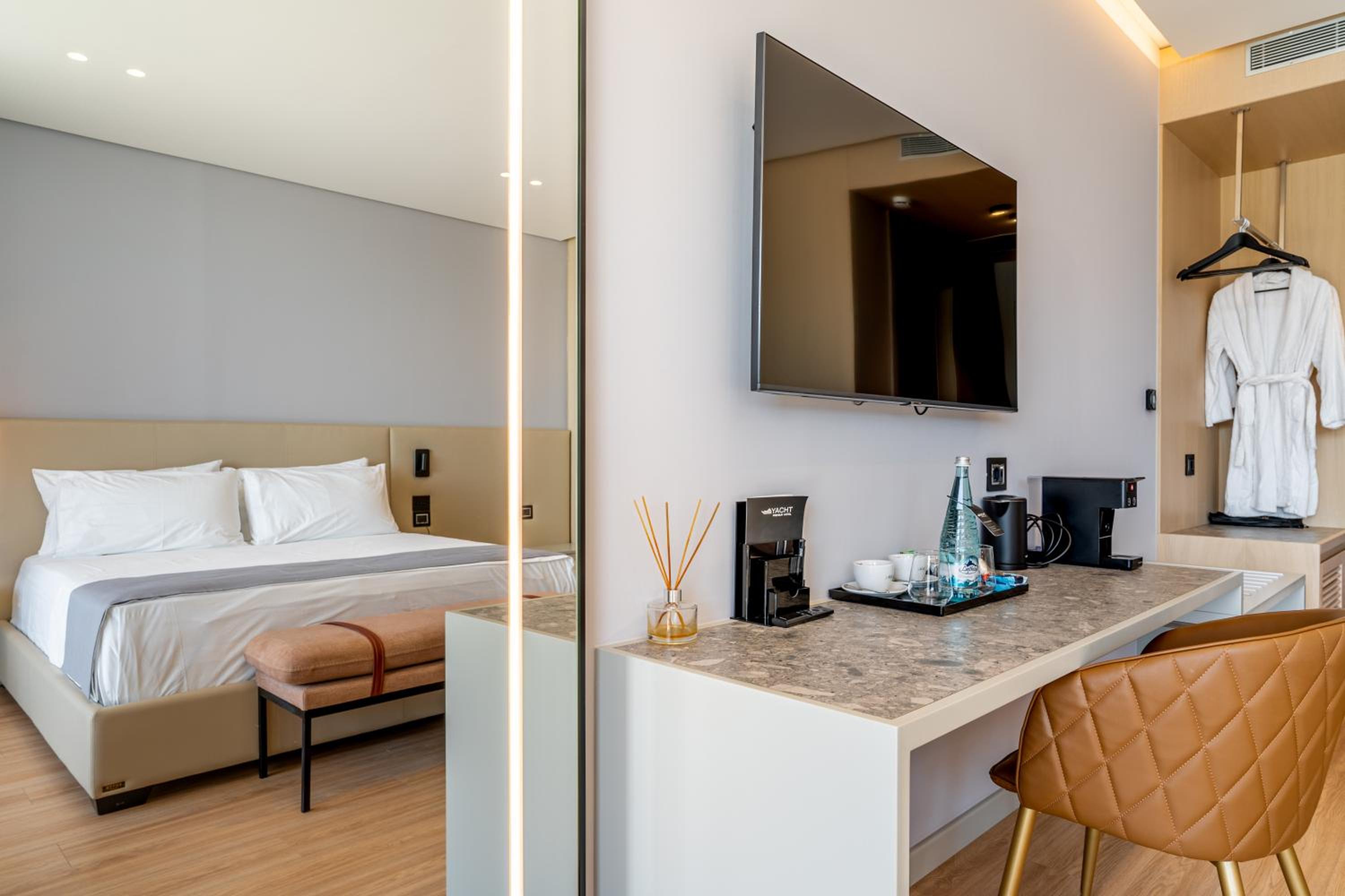 Deluxe Double Room with Sea View photo 2