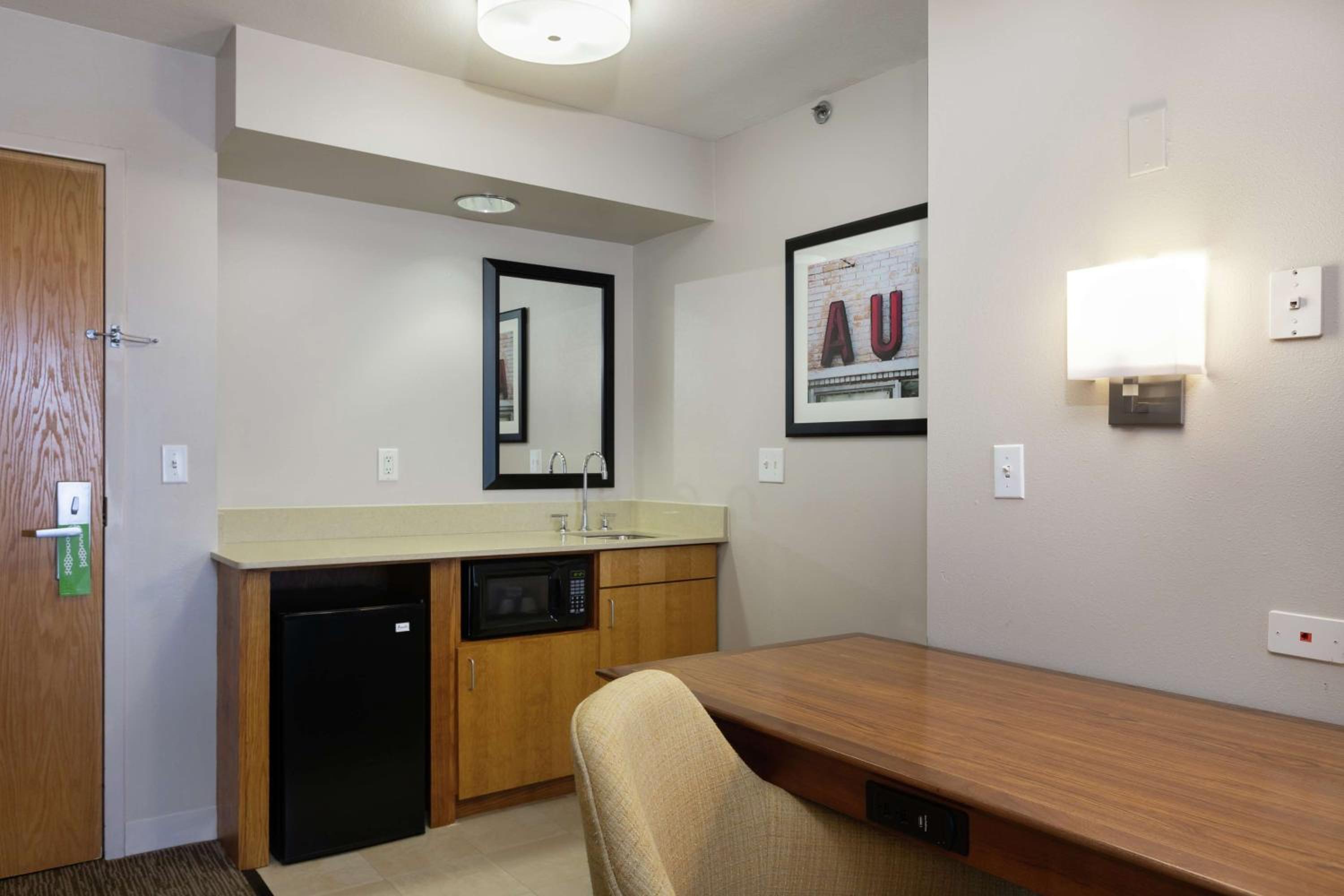 King Studio with Sofa Bed - Hearing Accessible - Photo 3