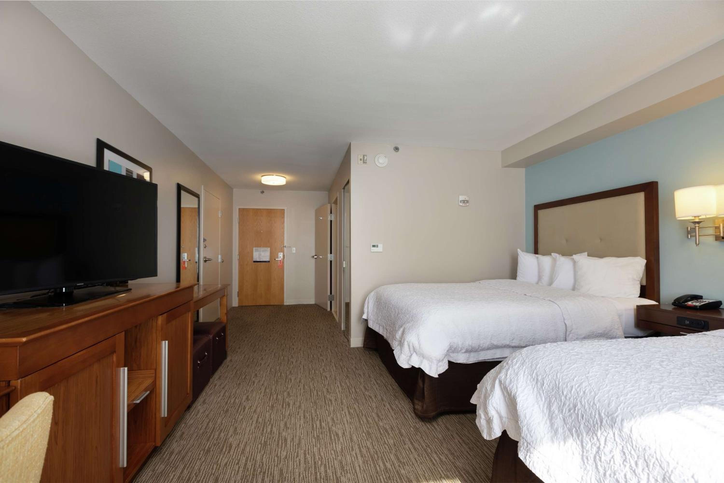 Double Room with Tub - hearing accessible - Photo 4