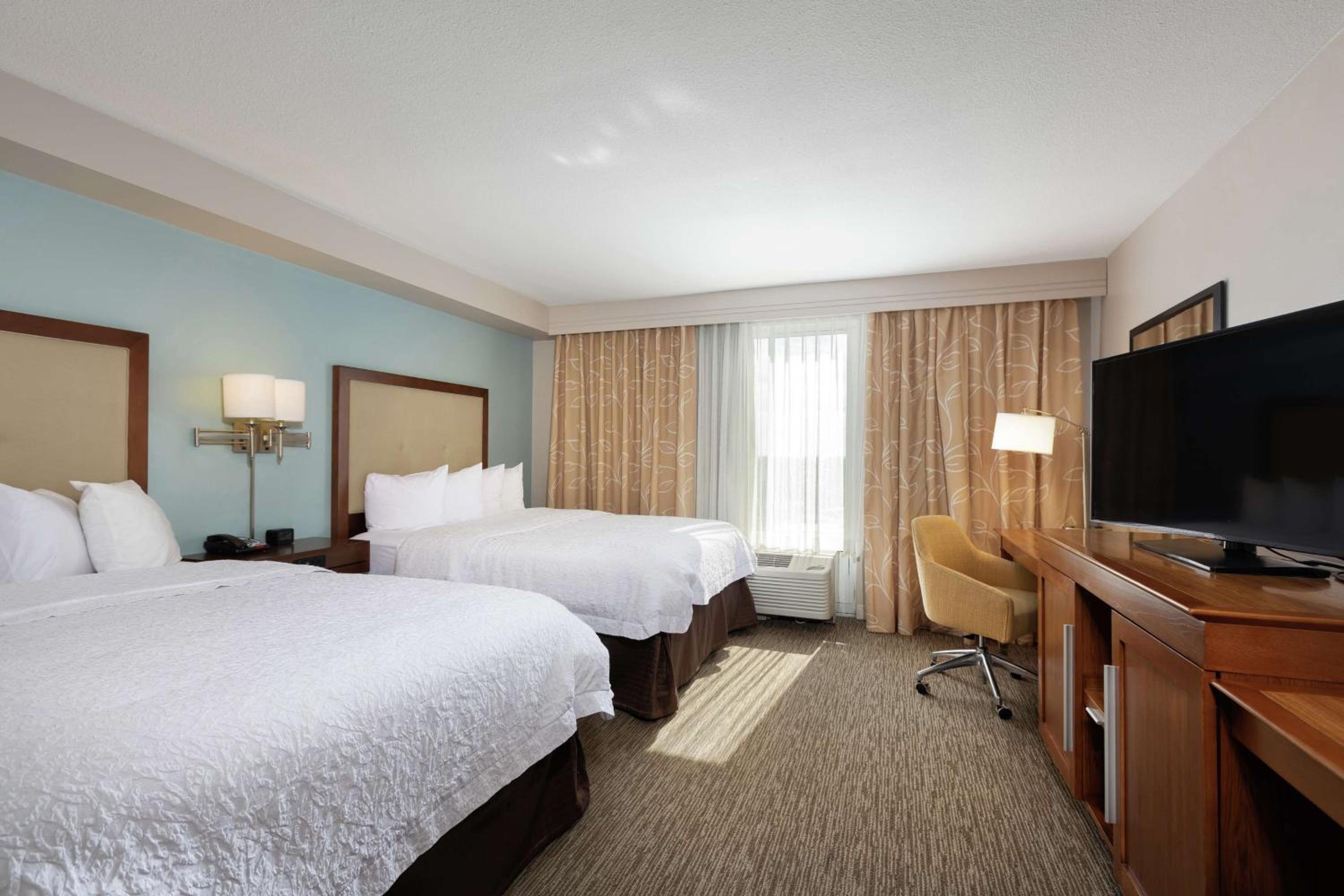 Double Room with Tub - hearing accessible - Photo 2