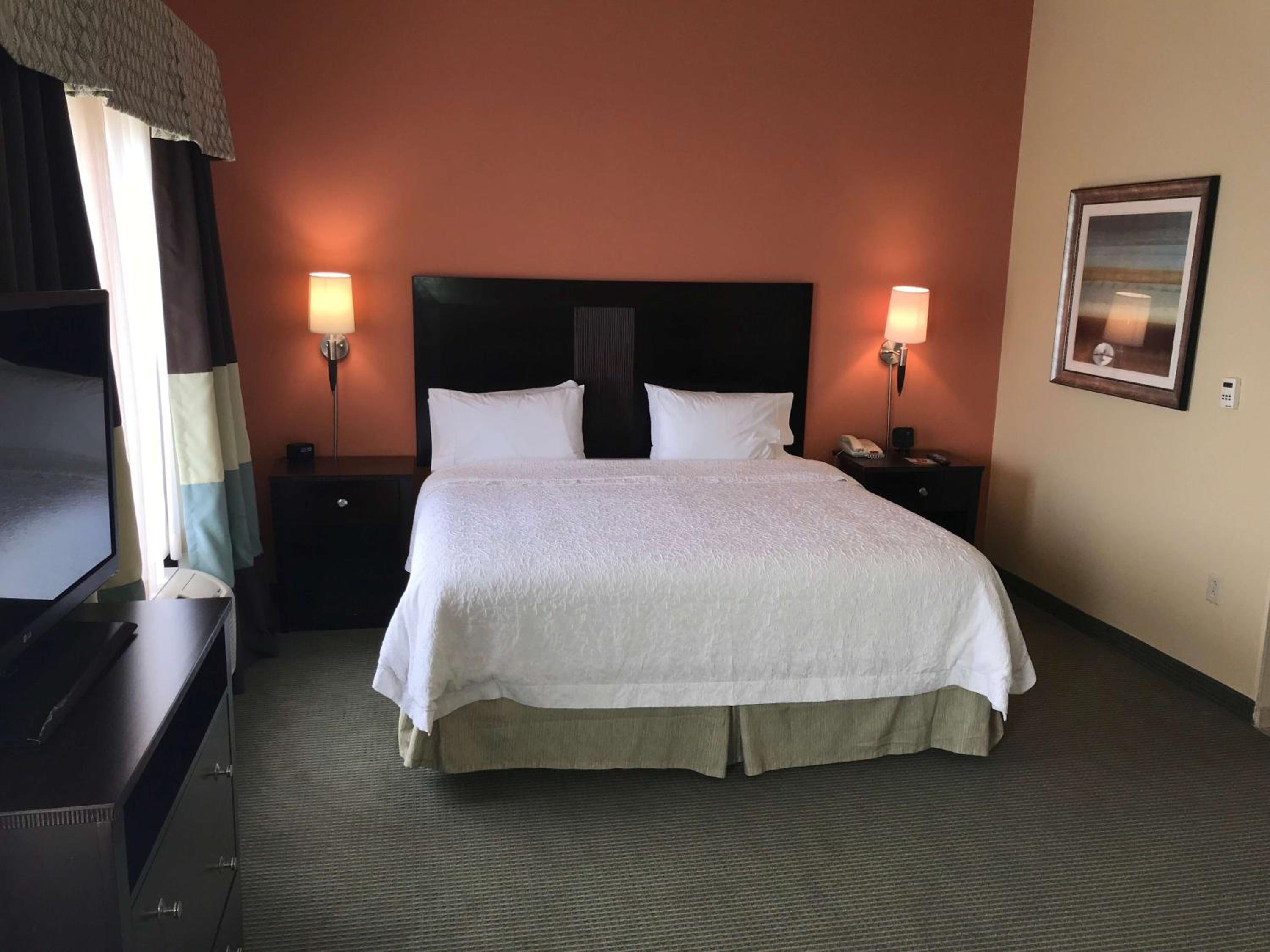 Deluxe King Room - Non-Smoking - Photo 1