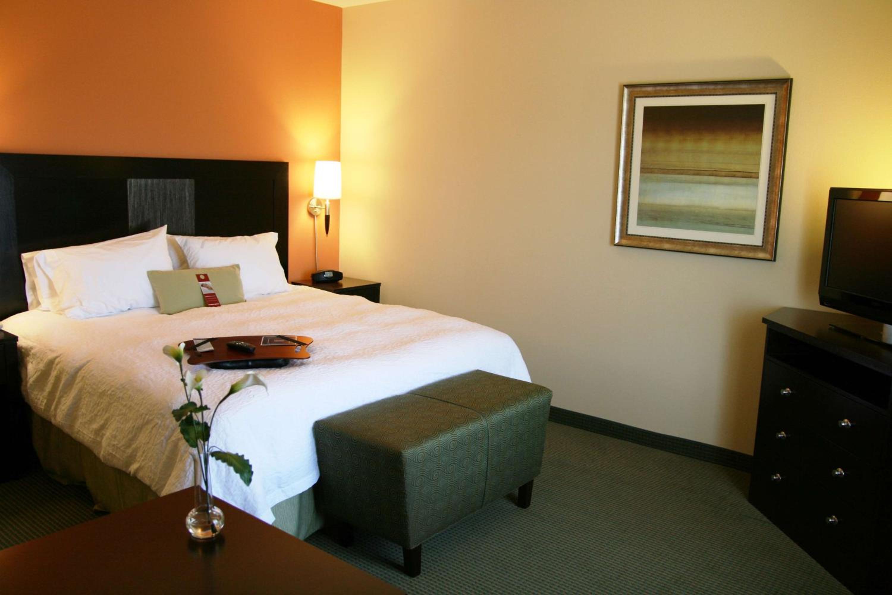 Deluxe King Room - Non-Smoking - Photo 3