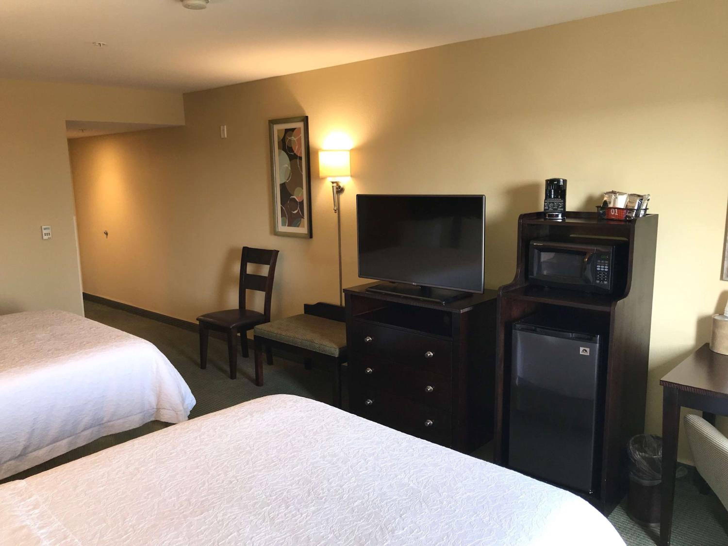 Room with Two Queen Beds - Non-Smoking - Photo 1