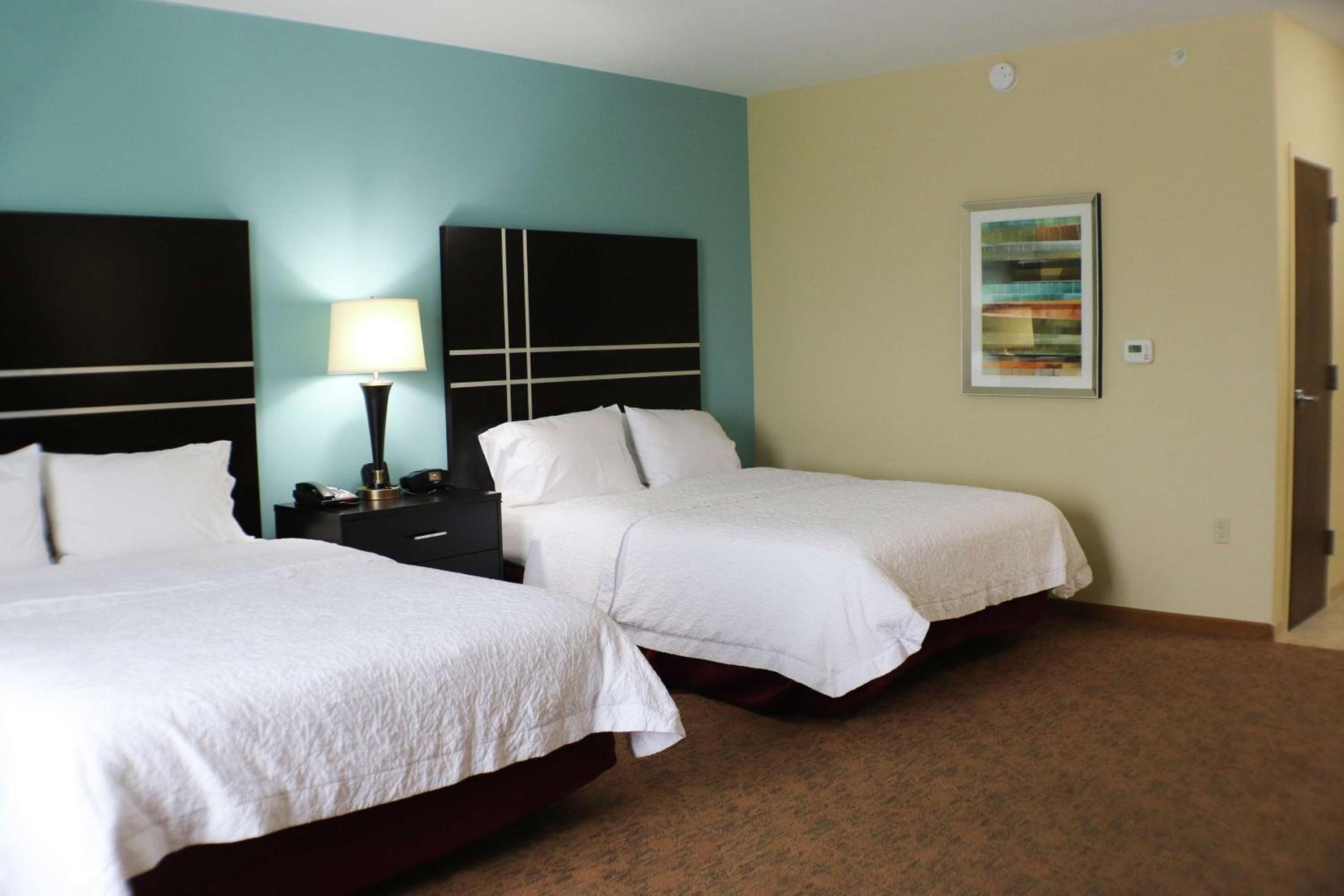 Room, 2 Queen Beds, Accessible, Bathtub