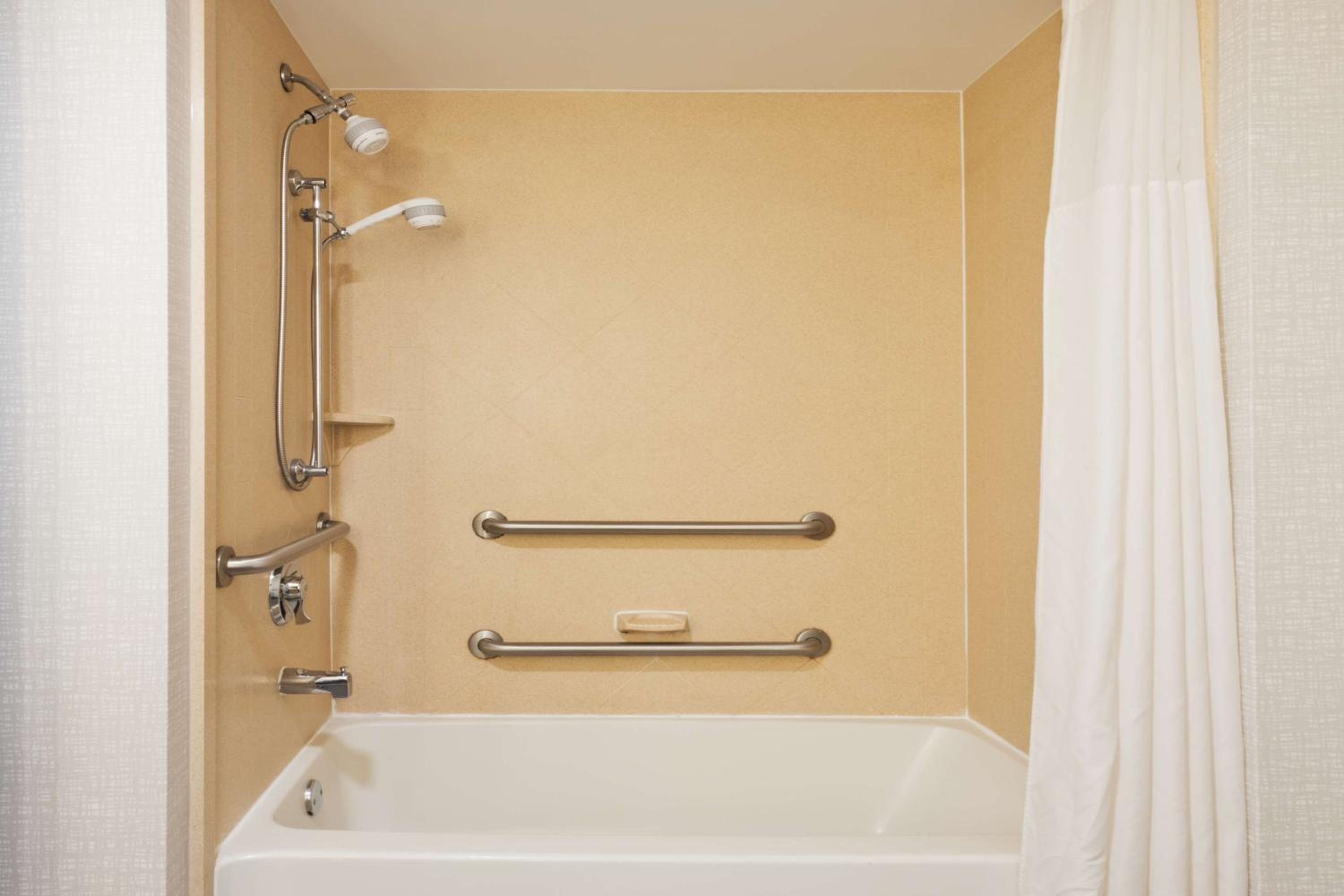 King Studio - Mobility and Hearing Access/Non-Smoking - Photo 3