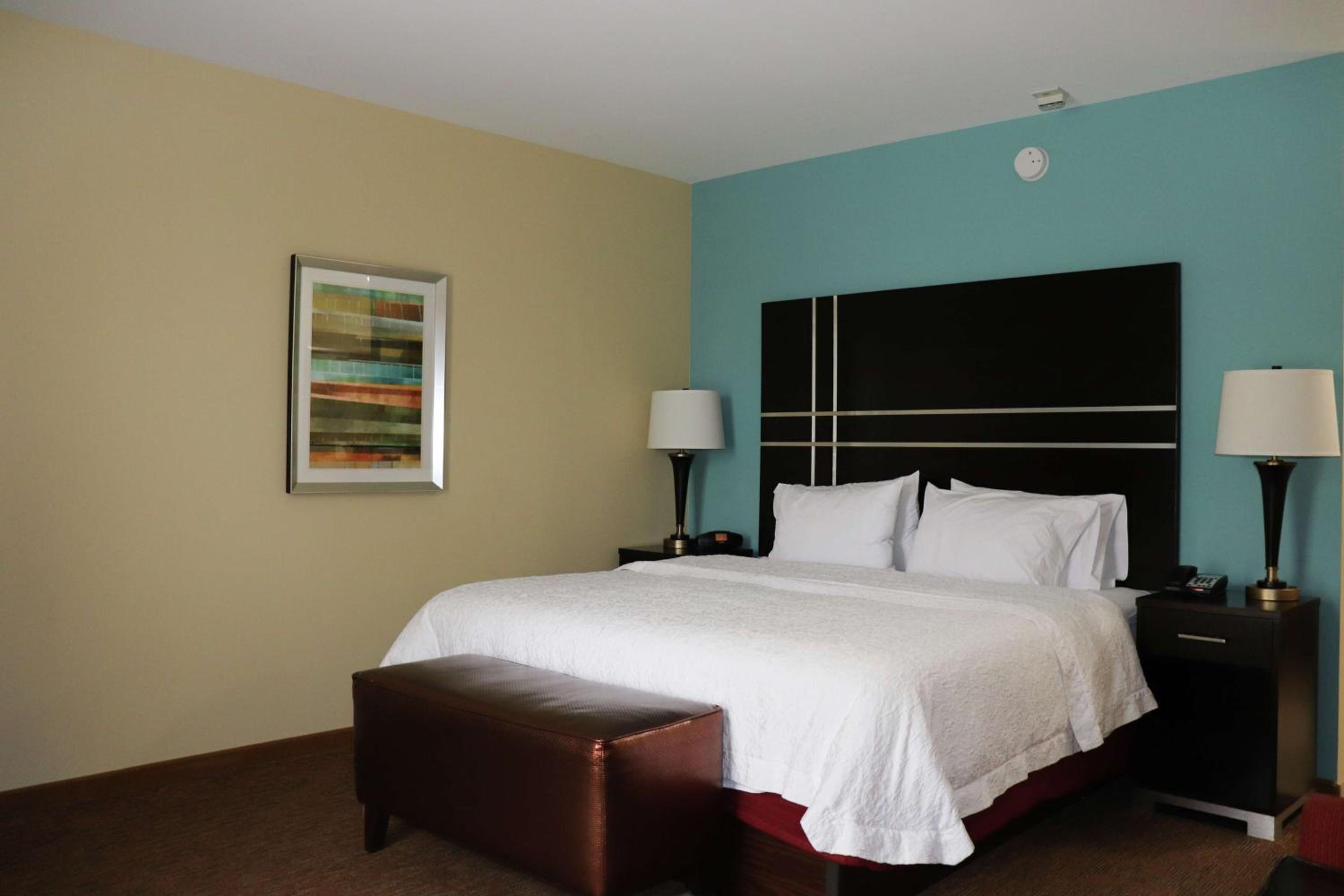 King Room with Bath Tub - Mobility Access
