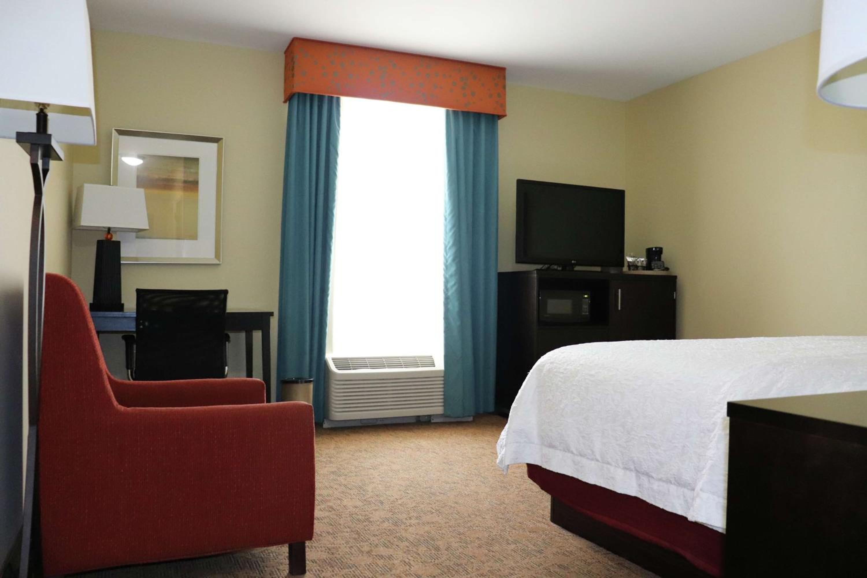 King Room with Bath Tub - Mobility Access