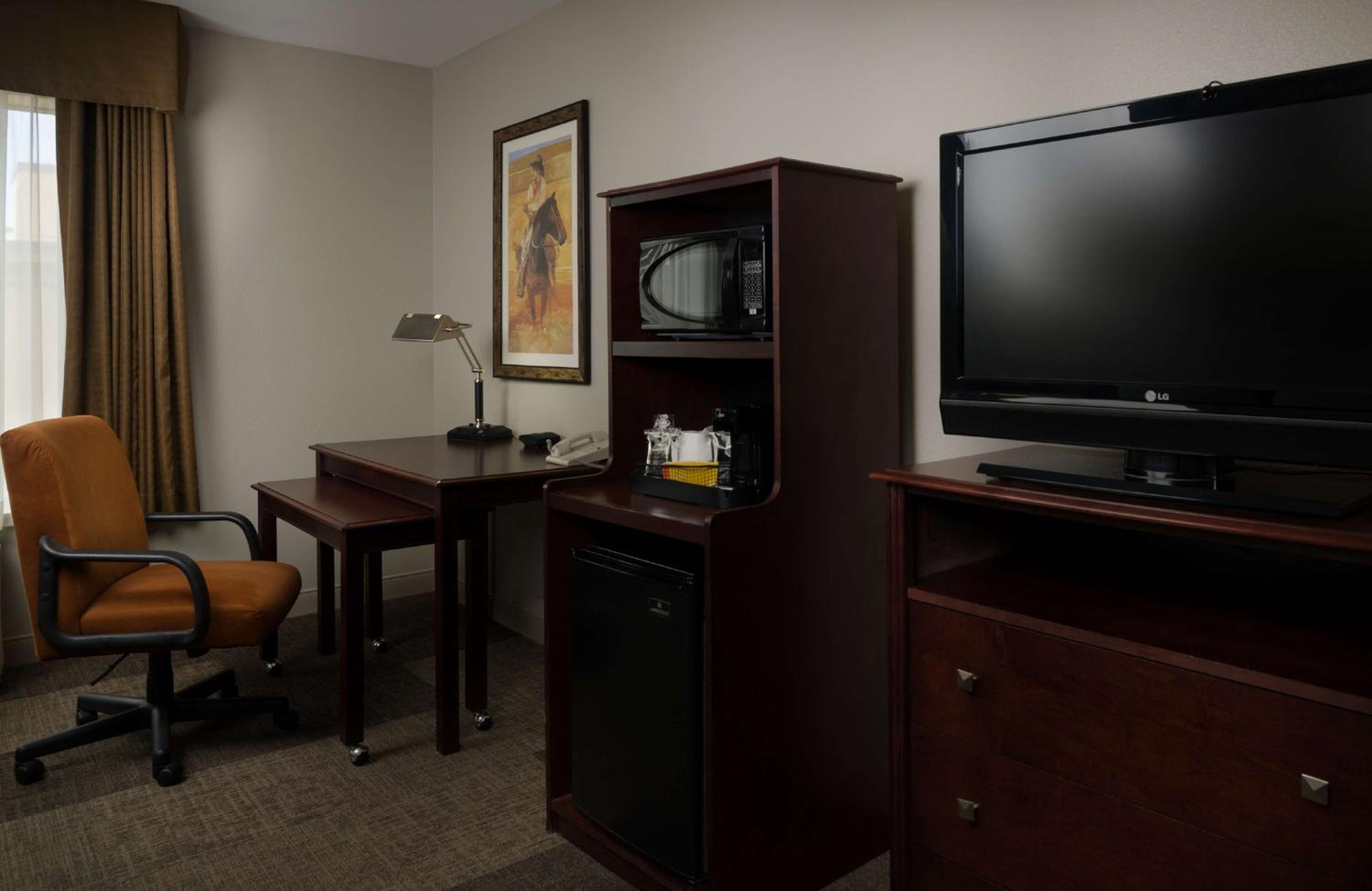 Room with Two Queen Beds - Non-Smoking - Photo 1
