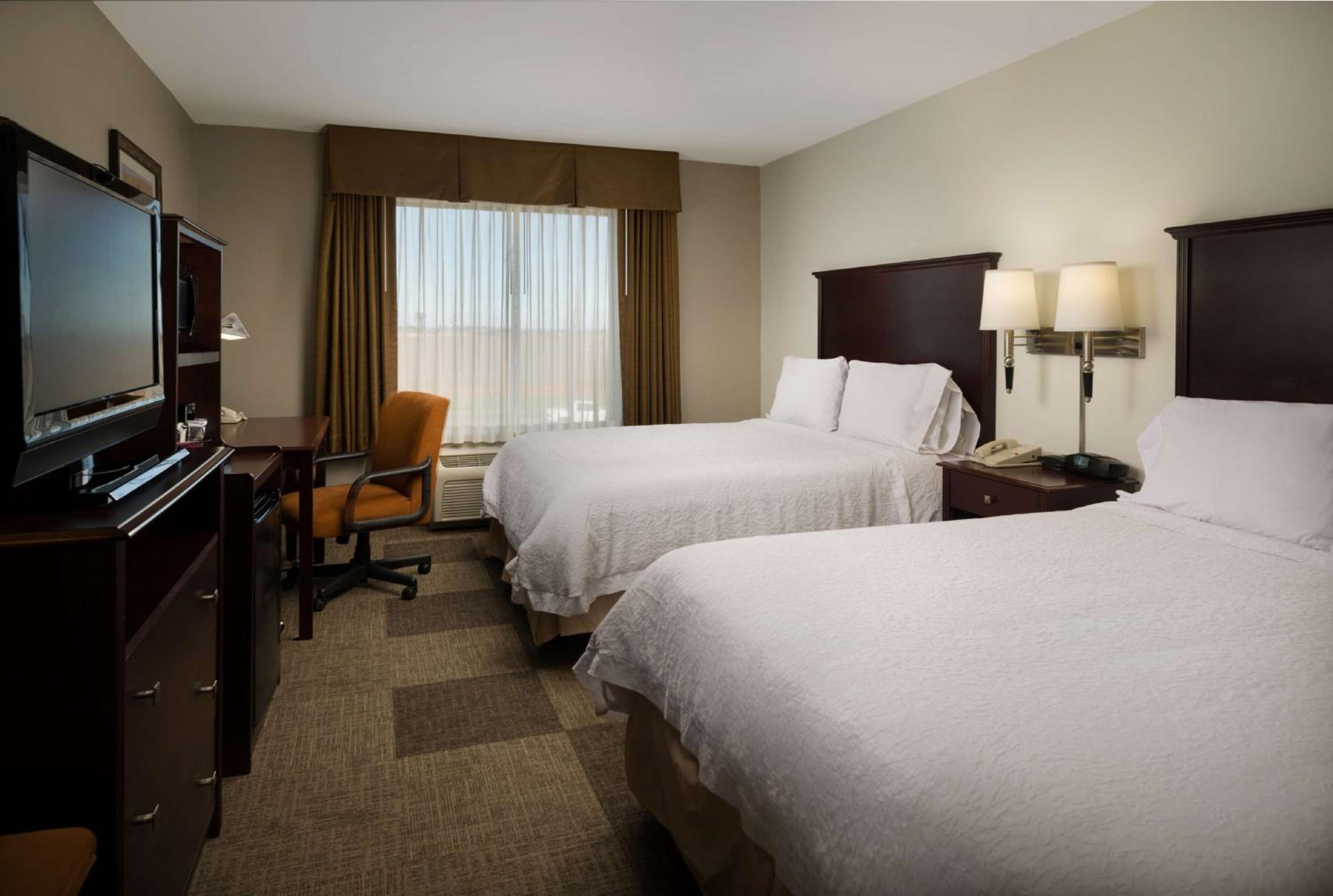 Room with Two Queen Beds - Non-Smoking - Photo 2