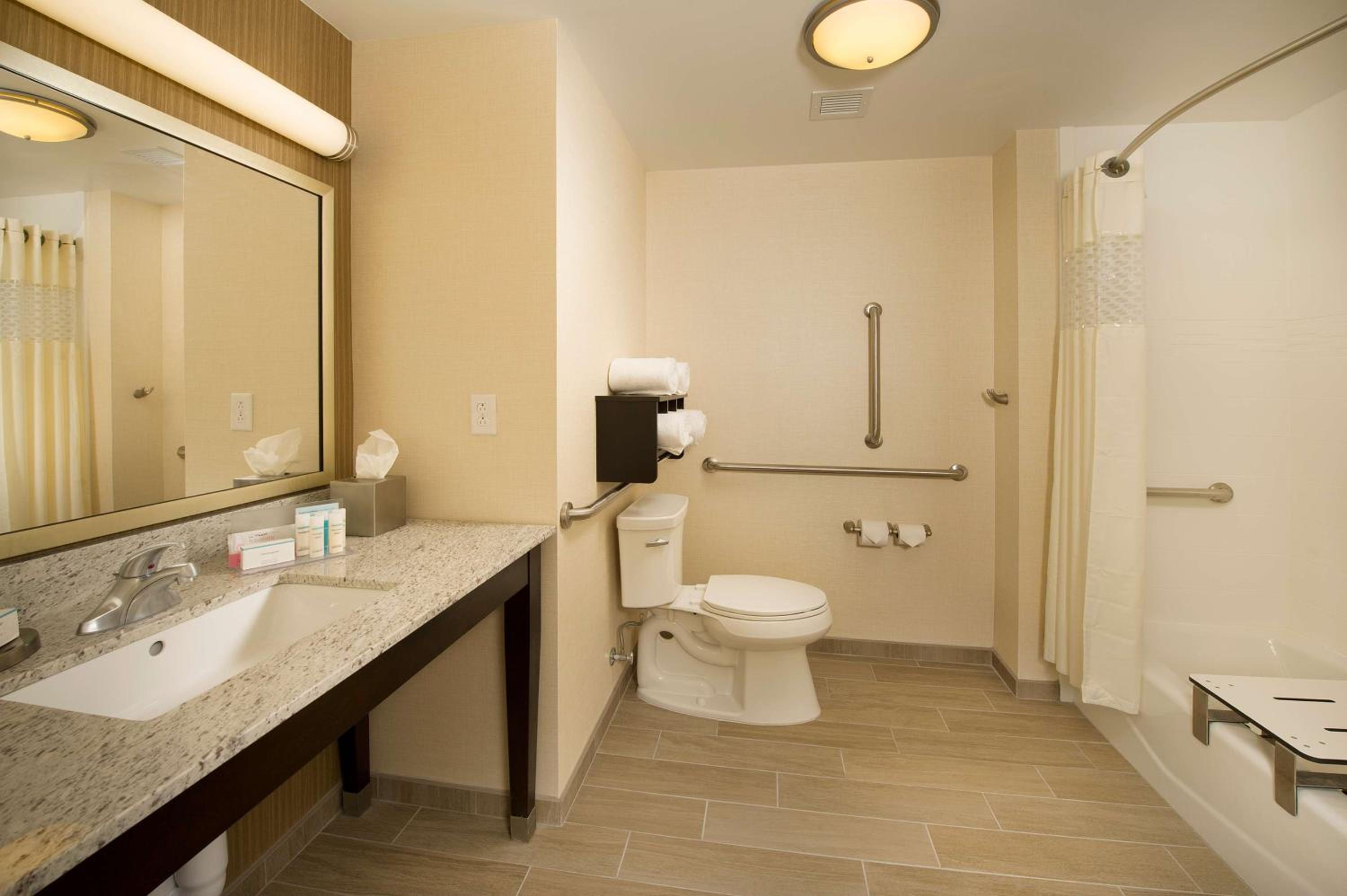 Queen Room with Two Queen Beds - Mobility and Hearing Access/Non-Smoking photo 2