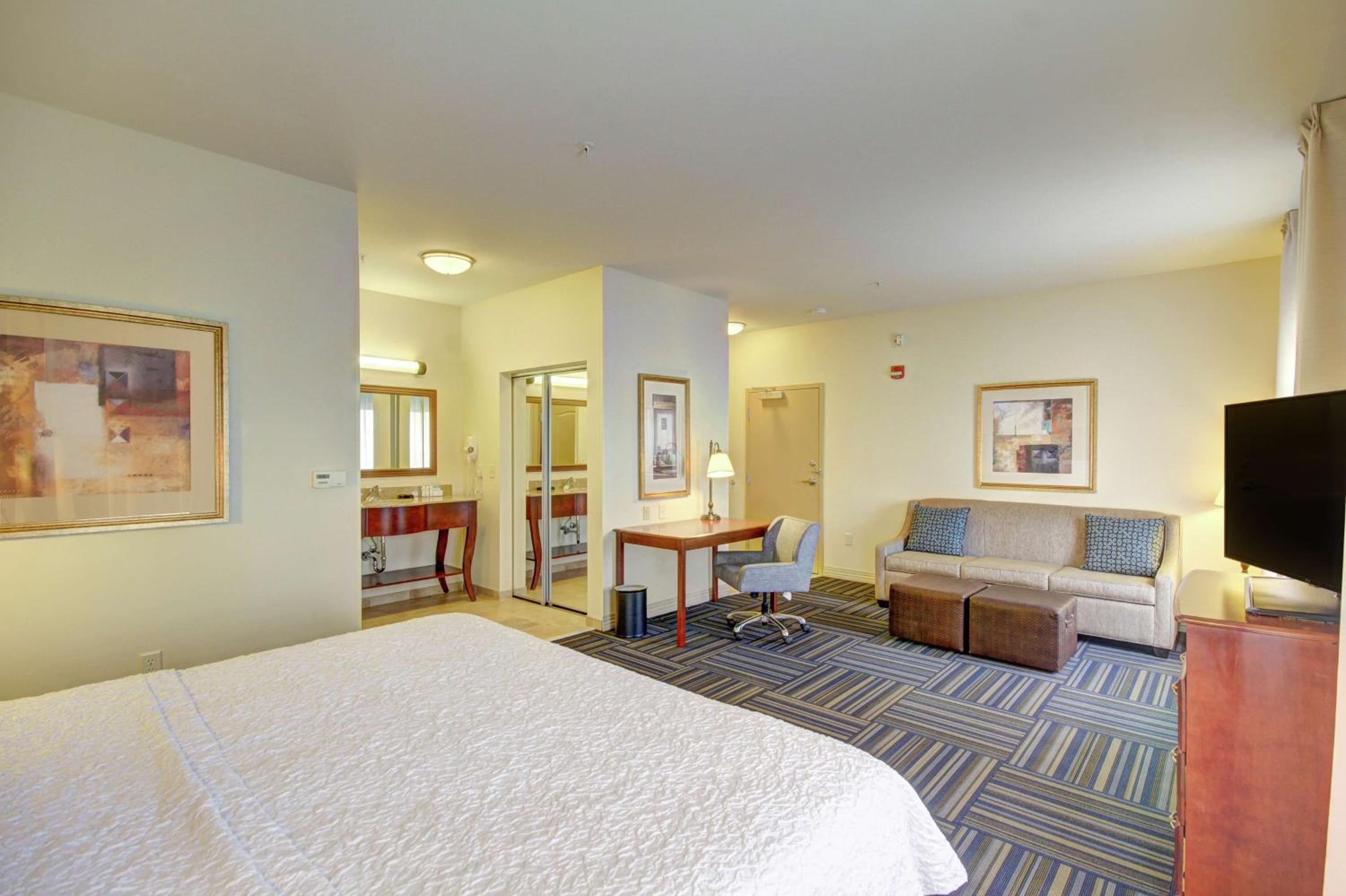 King Studio Suite with Sofa Bed - Non-Smoking - Photo 1