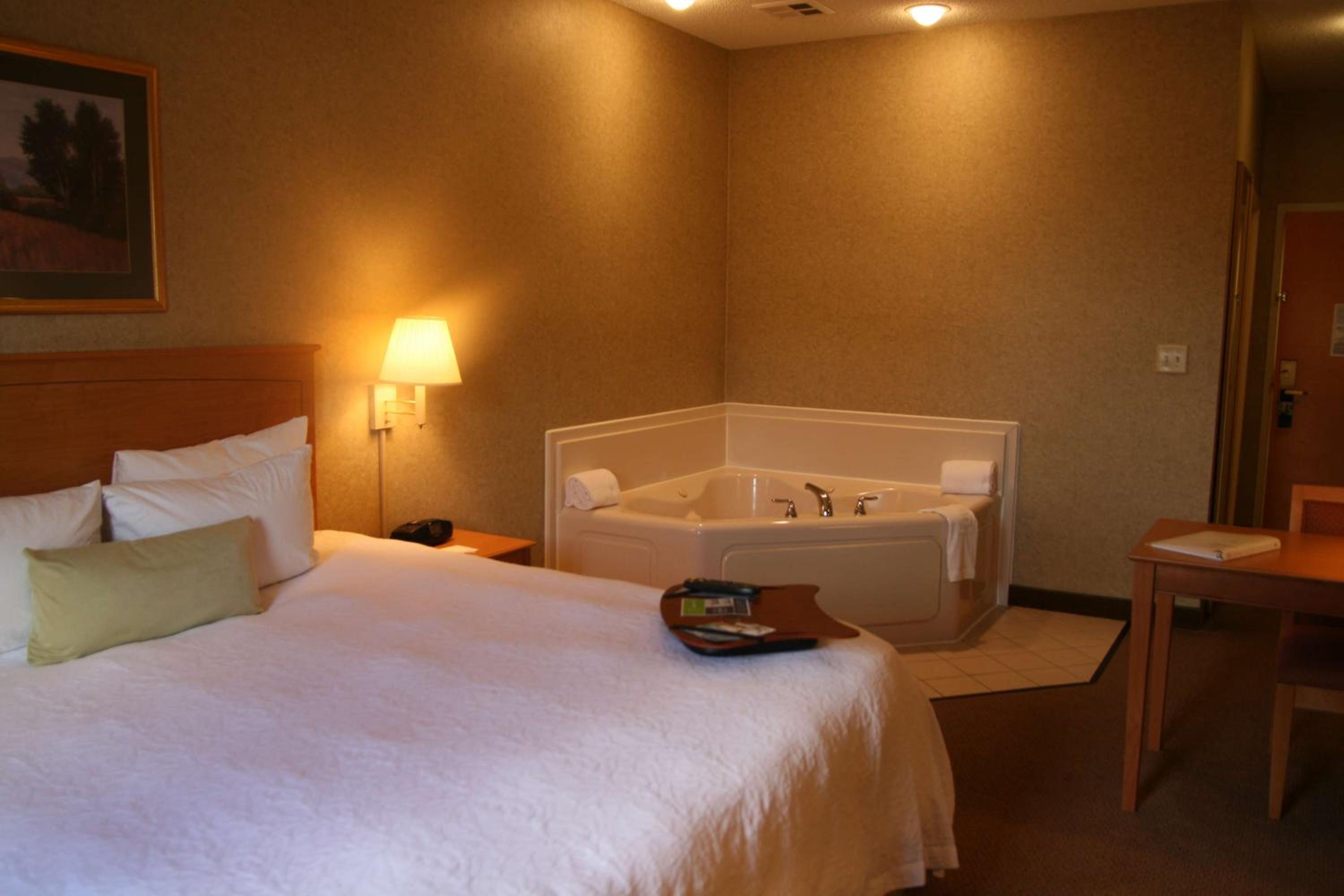 King Room with Spa Bath - Non-Smoking - Photo 1