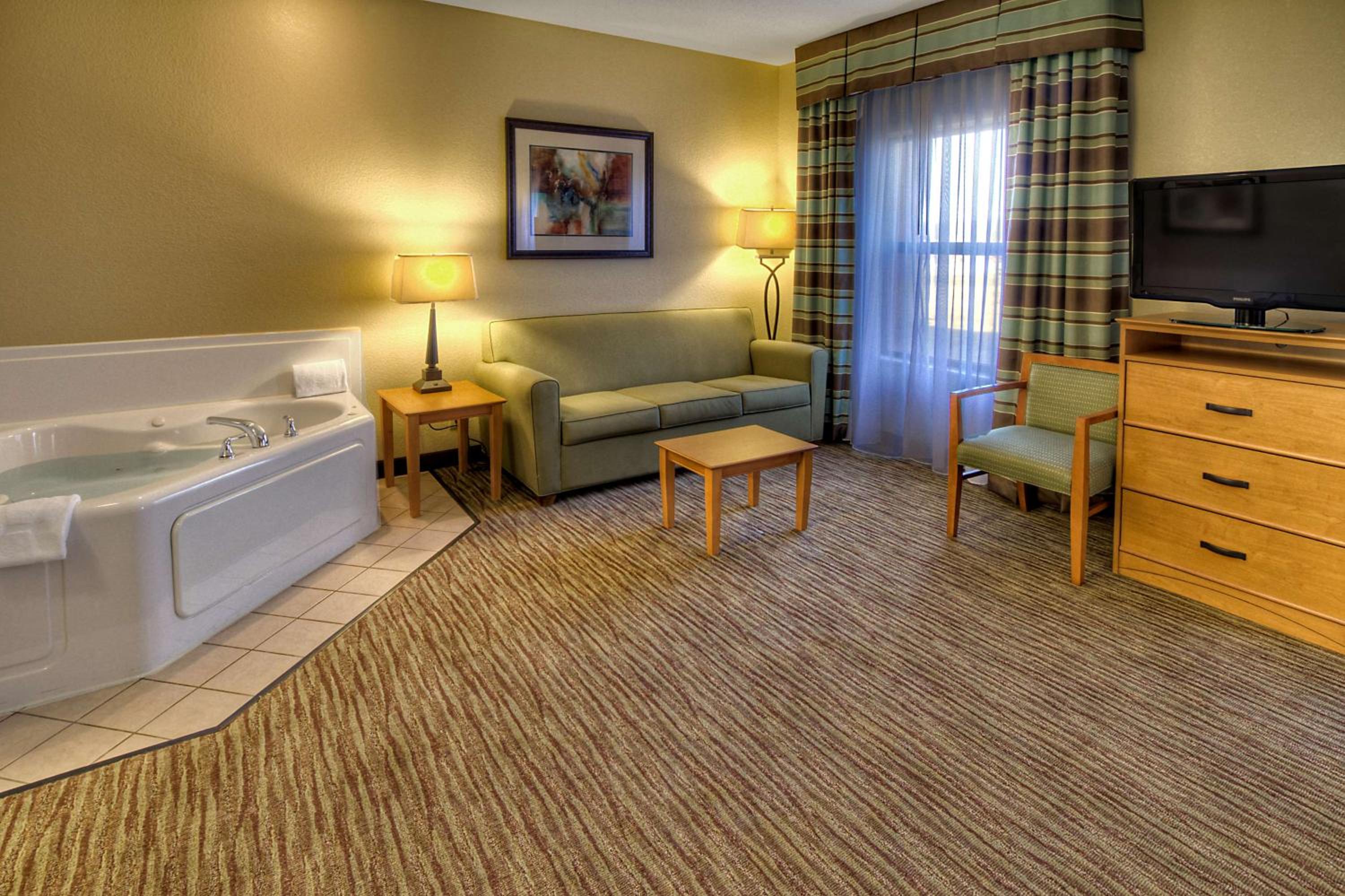 King Studio Suite - Non-Smoking - Photo 2