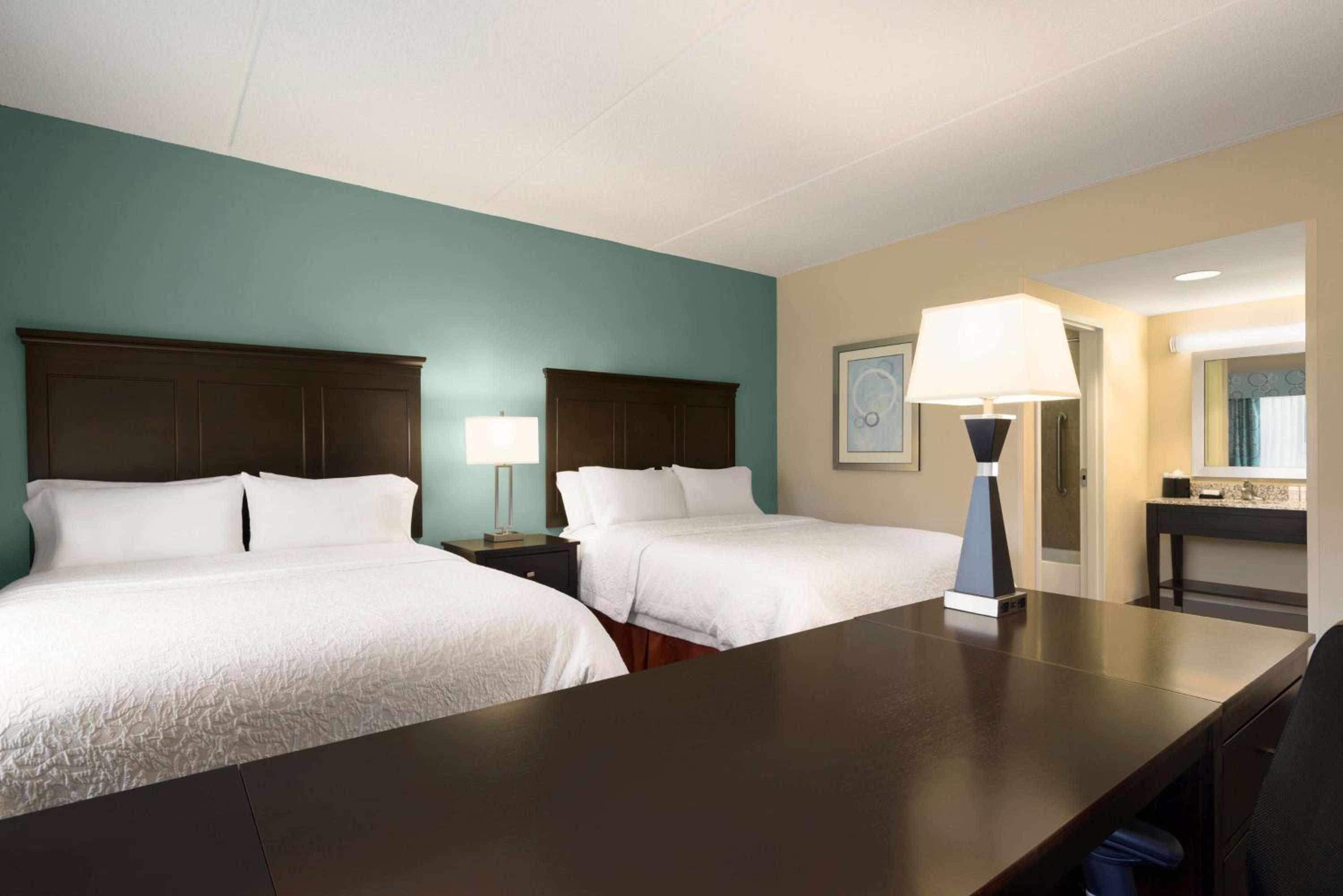 Queen Studio Suite with Two Queen Beds - Non-Smoking - Photo 2