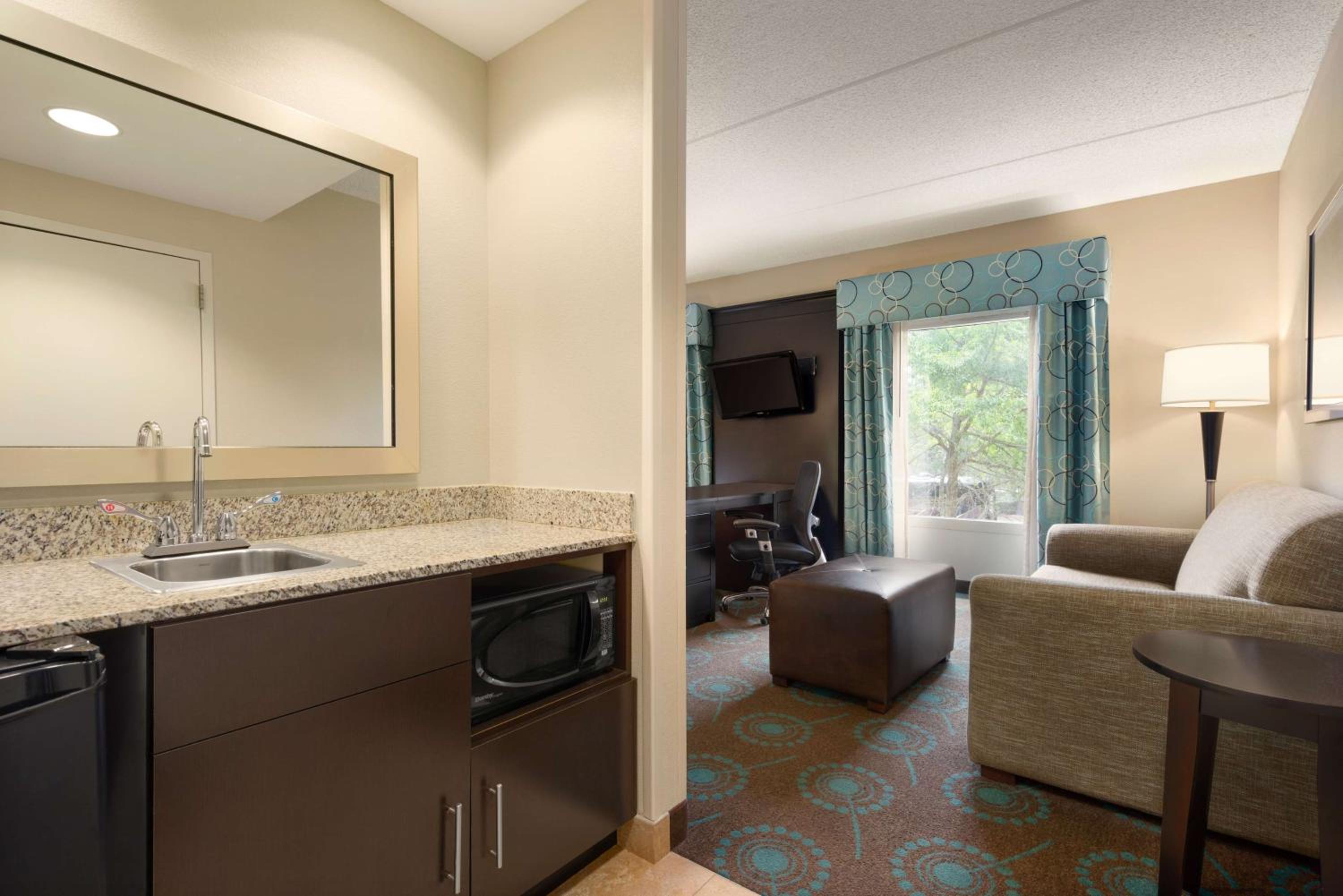 King Studio Suite - Non-Smoking - Photo 2