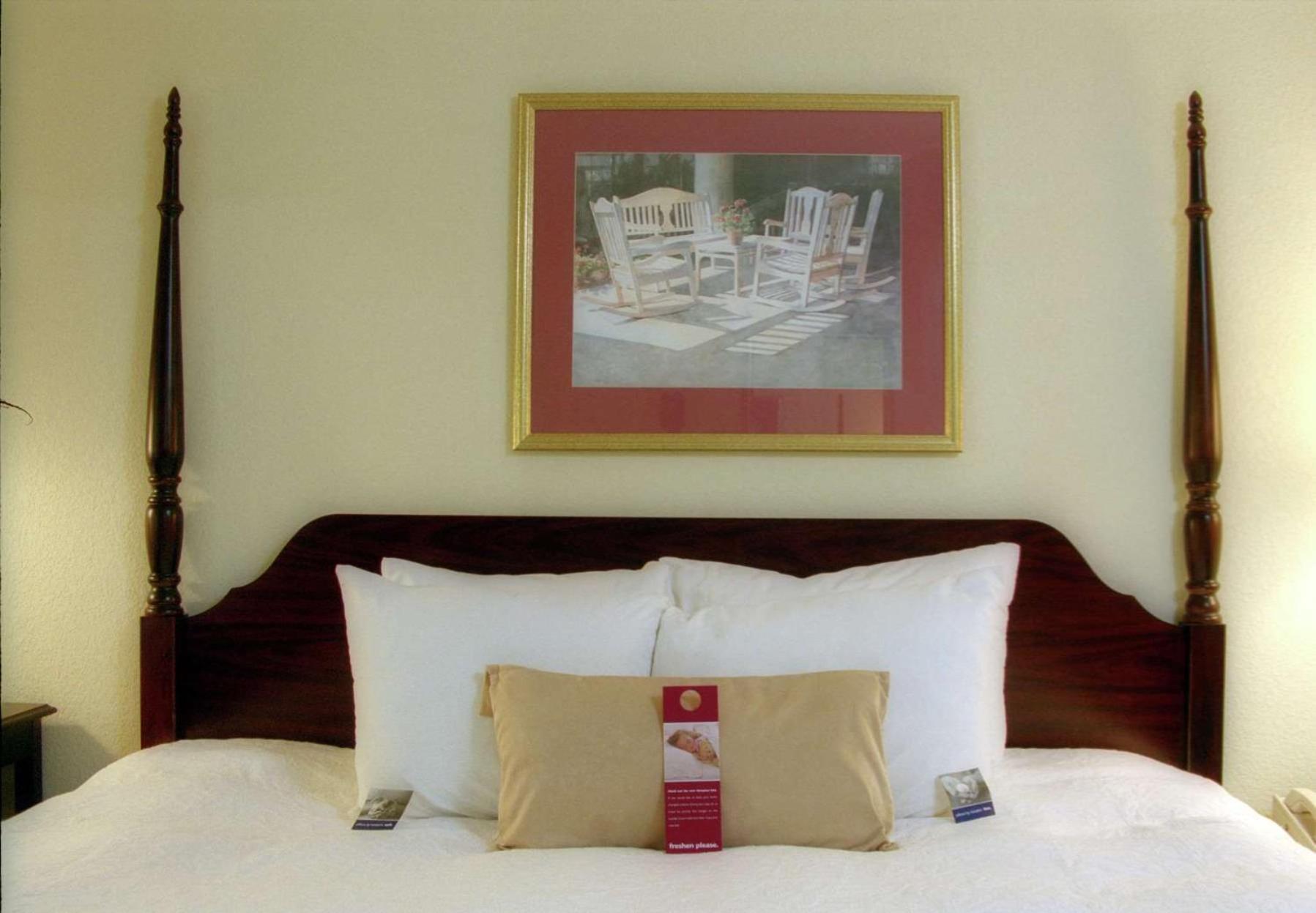 King Room with King Bed - Non-Smoking photo 1